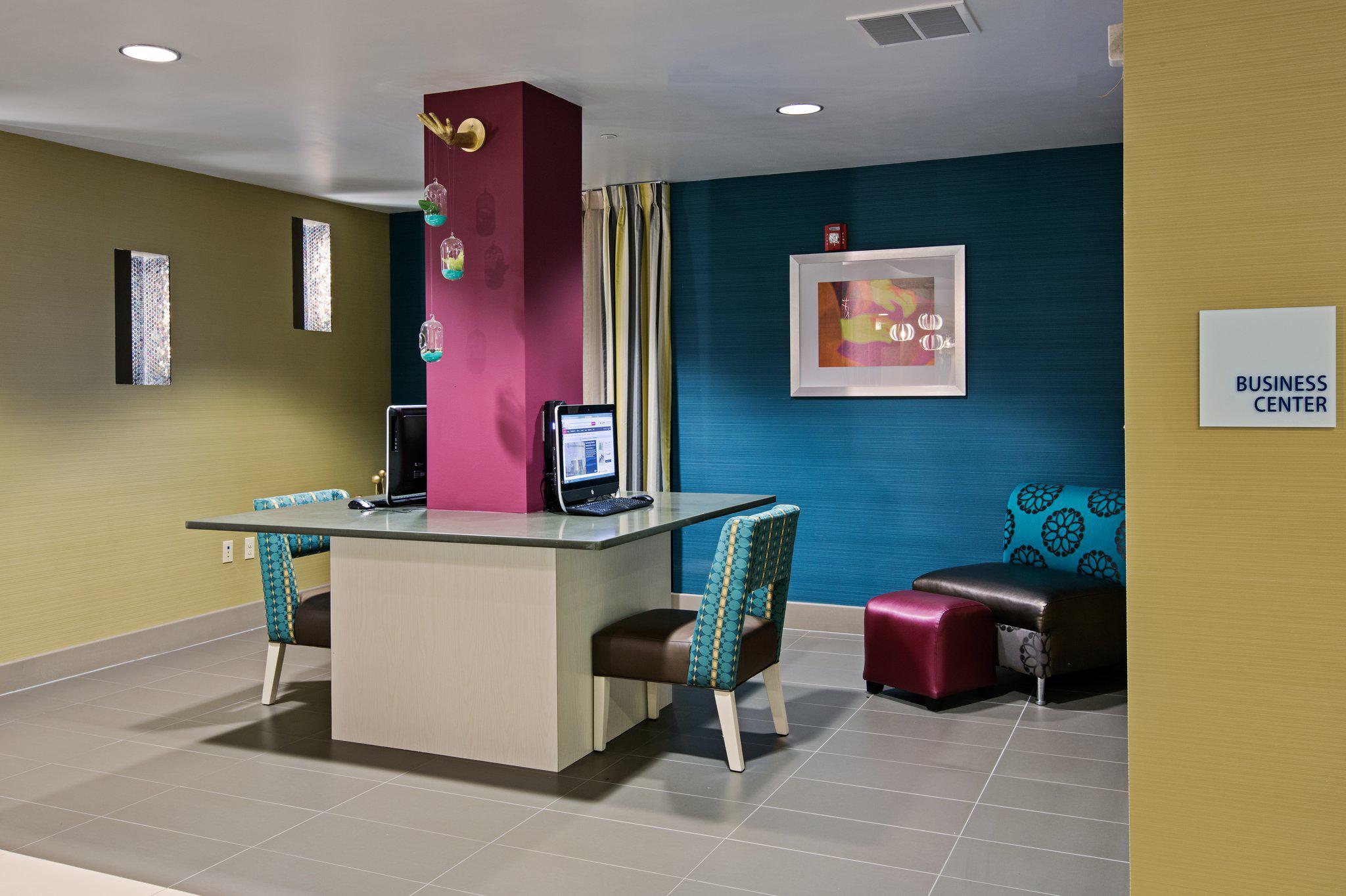 Holiday Inn Express & Suites Carlisle - Harrisburg Area Photo