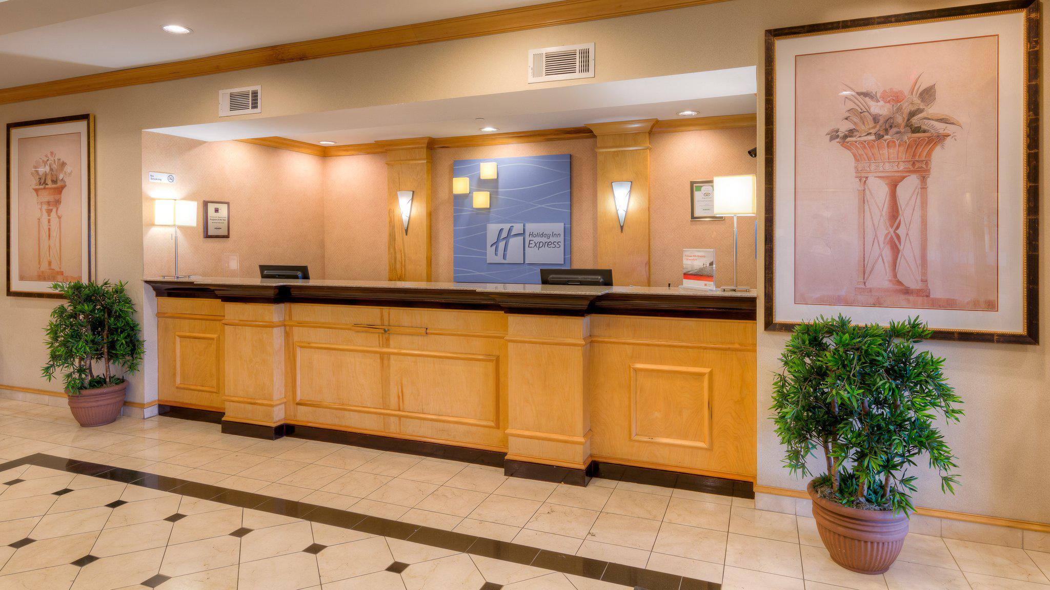 Holiday Inn Express & Suites Memphis Southwind Photo