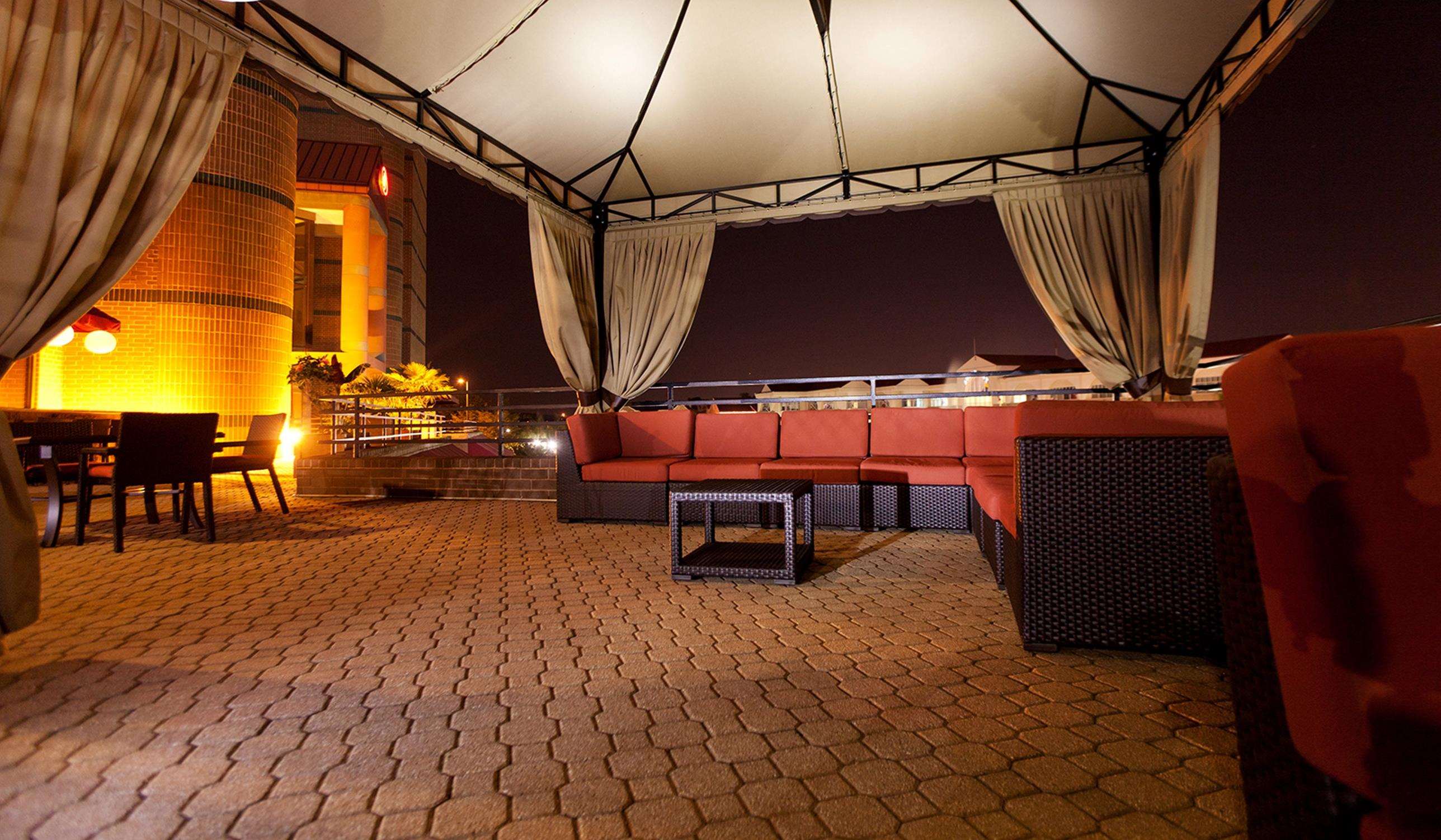 Hilton Charlotte University Place Photo