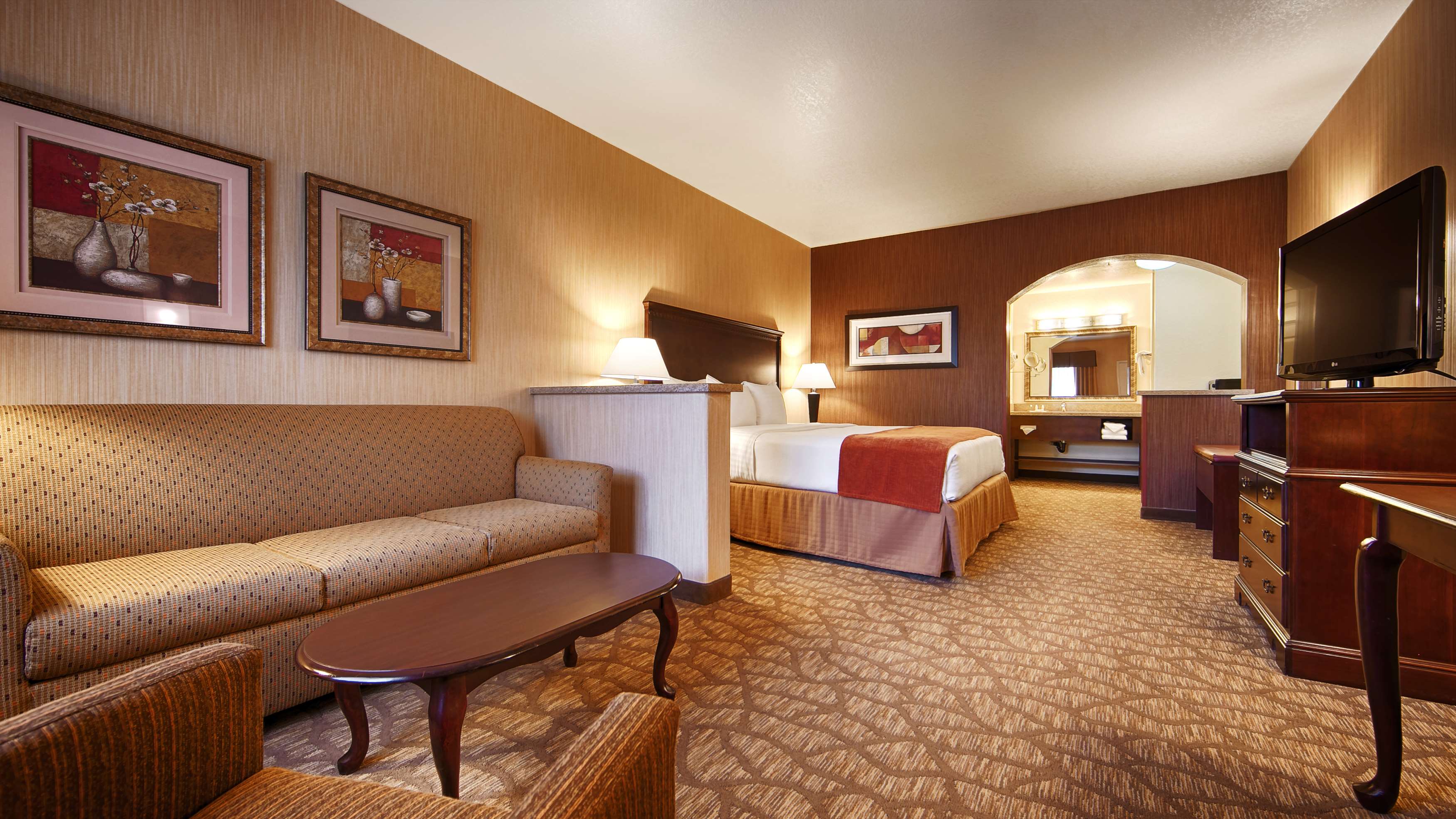 Best Western San Dimas Hotel & Suites Photo