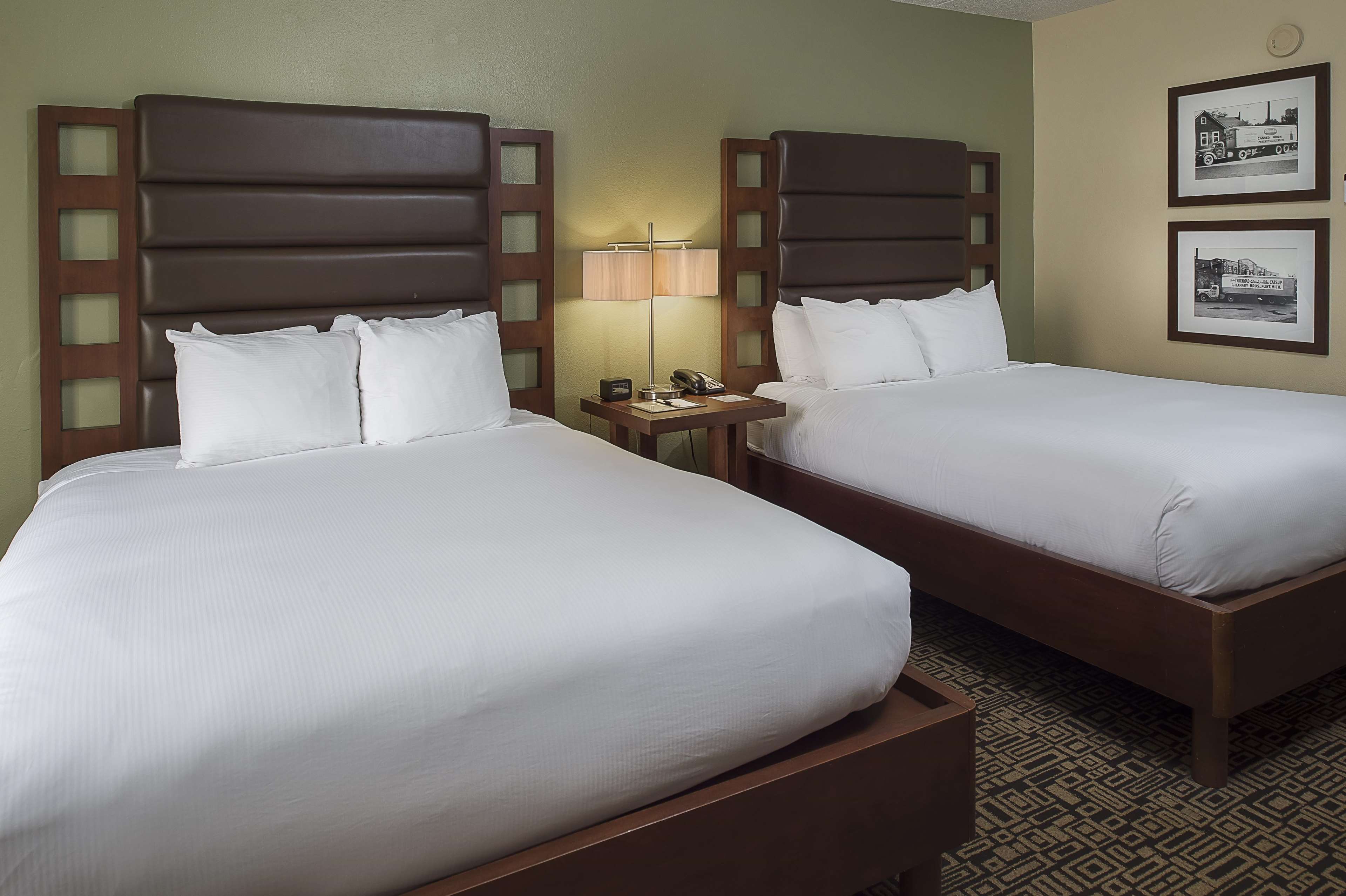 DoubleTree by Hilton Hotel Collinsville - St. Louis Photo