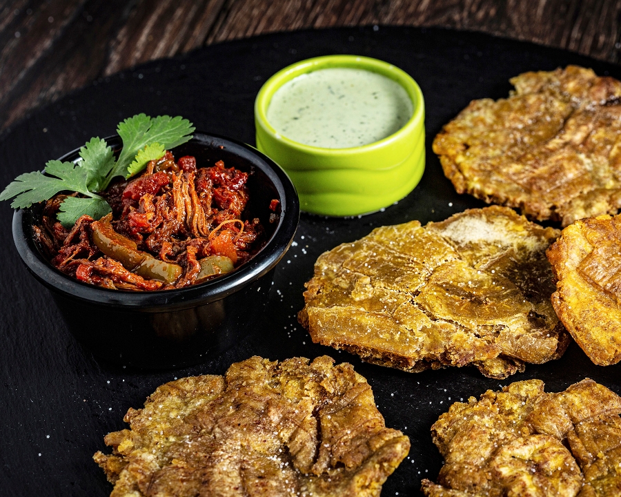 TOSTONES CON CARNE