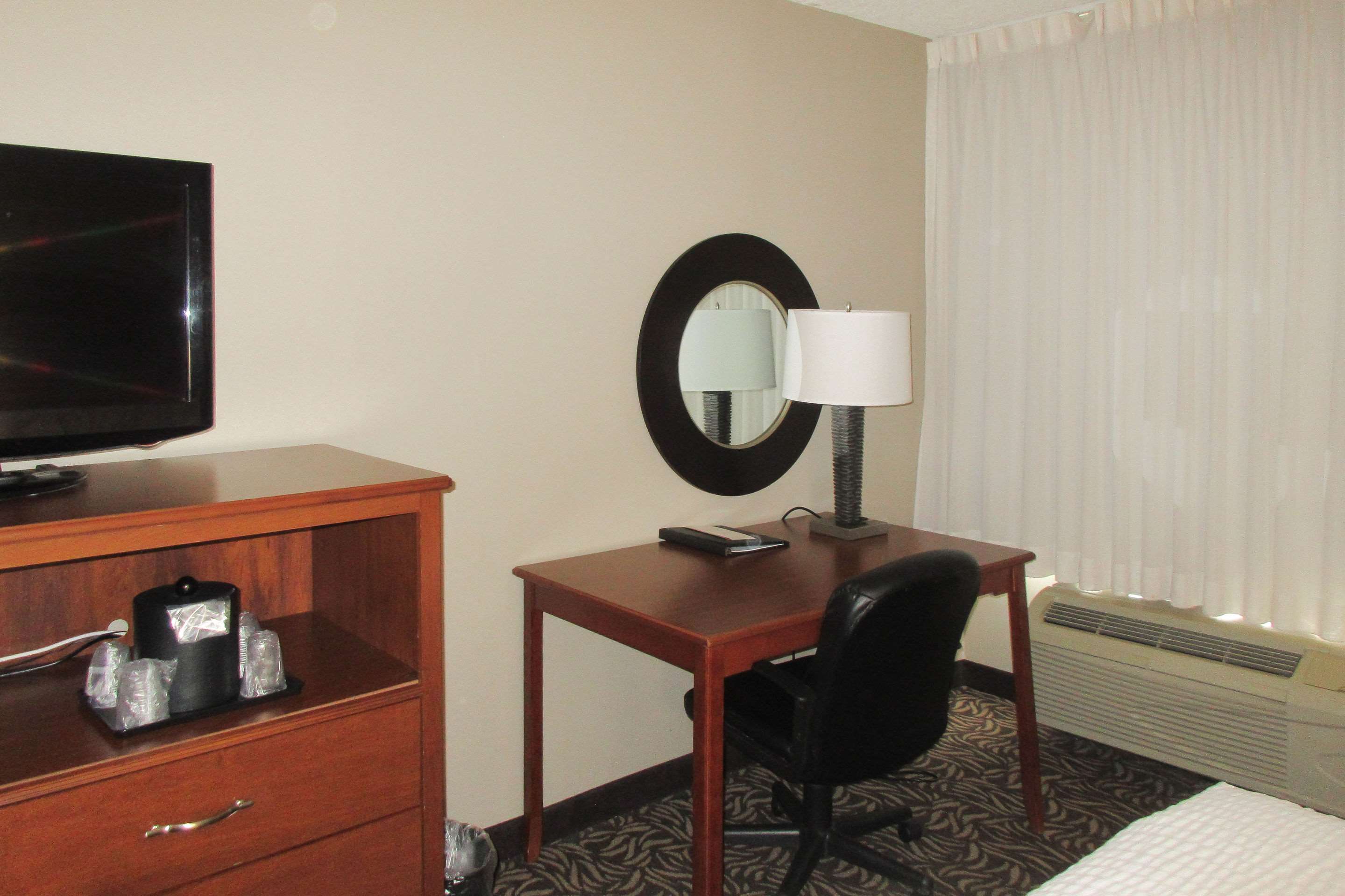 Clarion Inn & Suites - University Area Photo