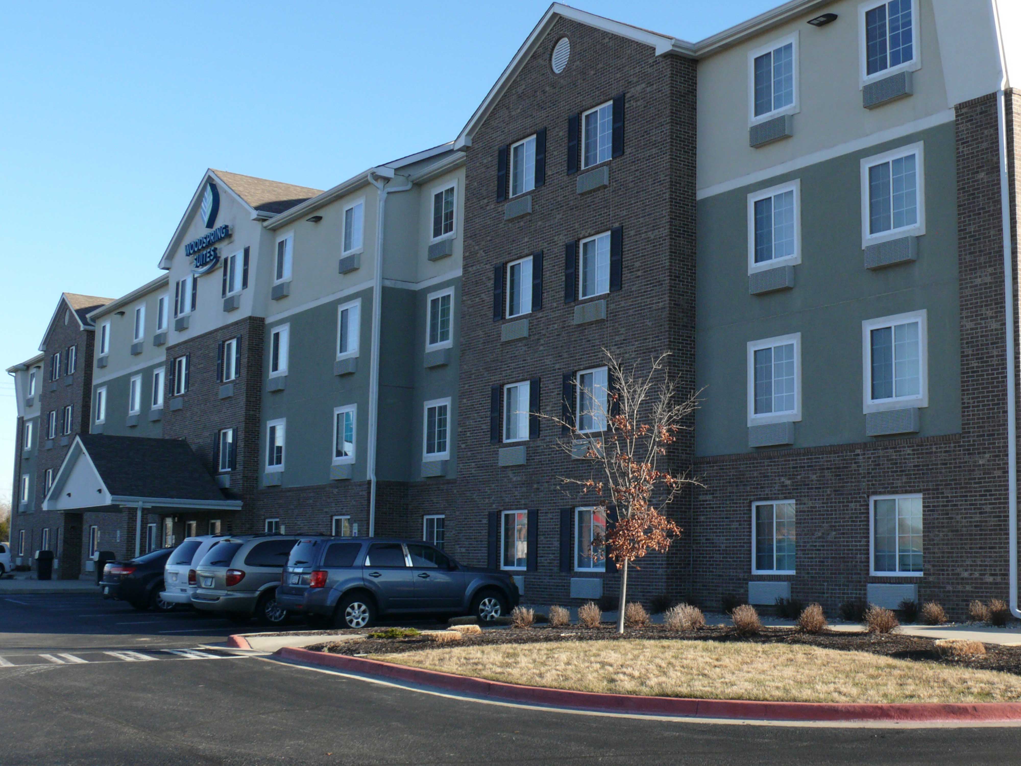 WoodSpring Suites Indianapolis Airport Photo