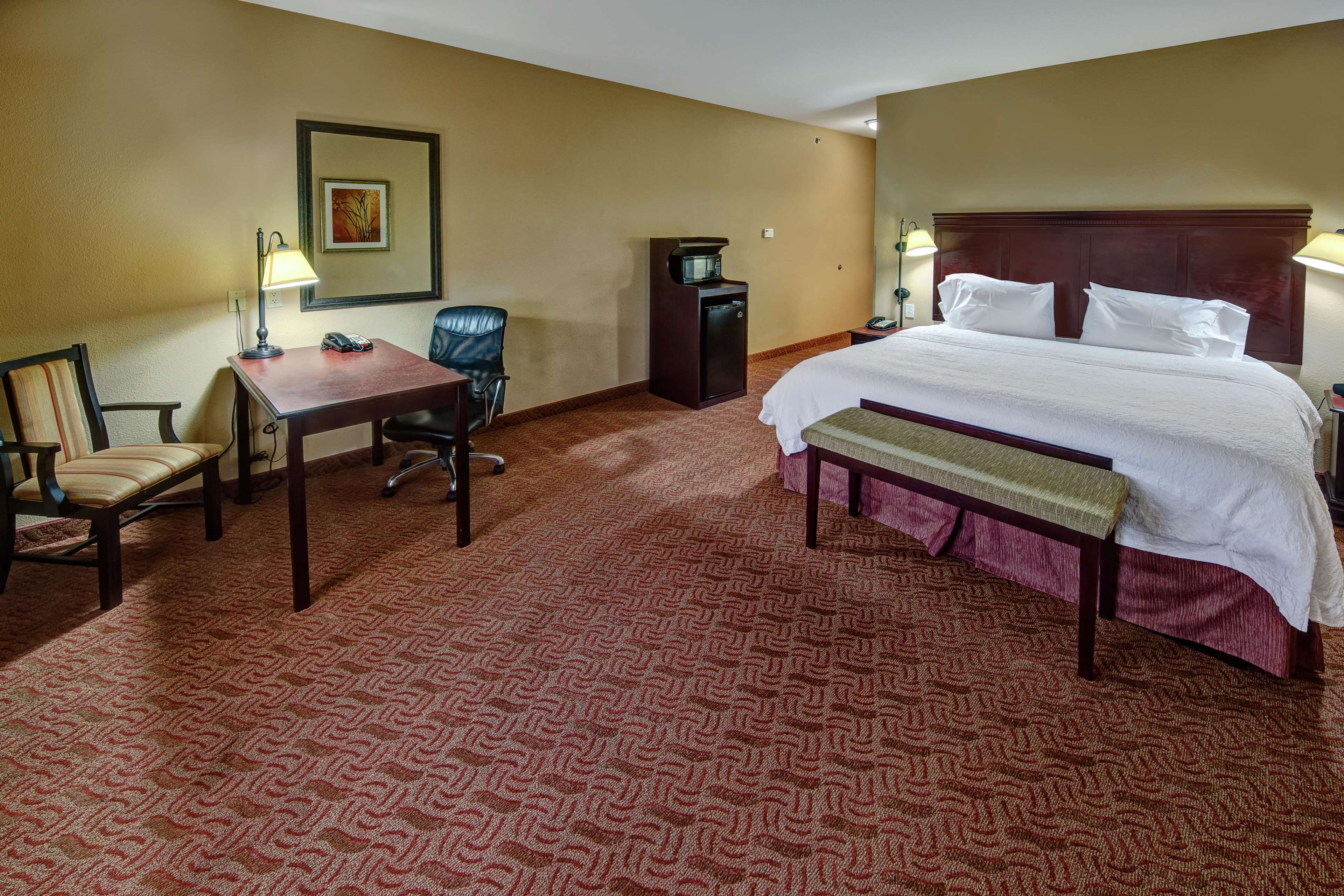 Hampton Inn & Suites Corsicana Photo