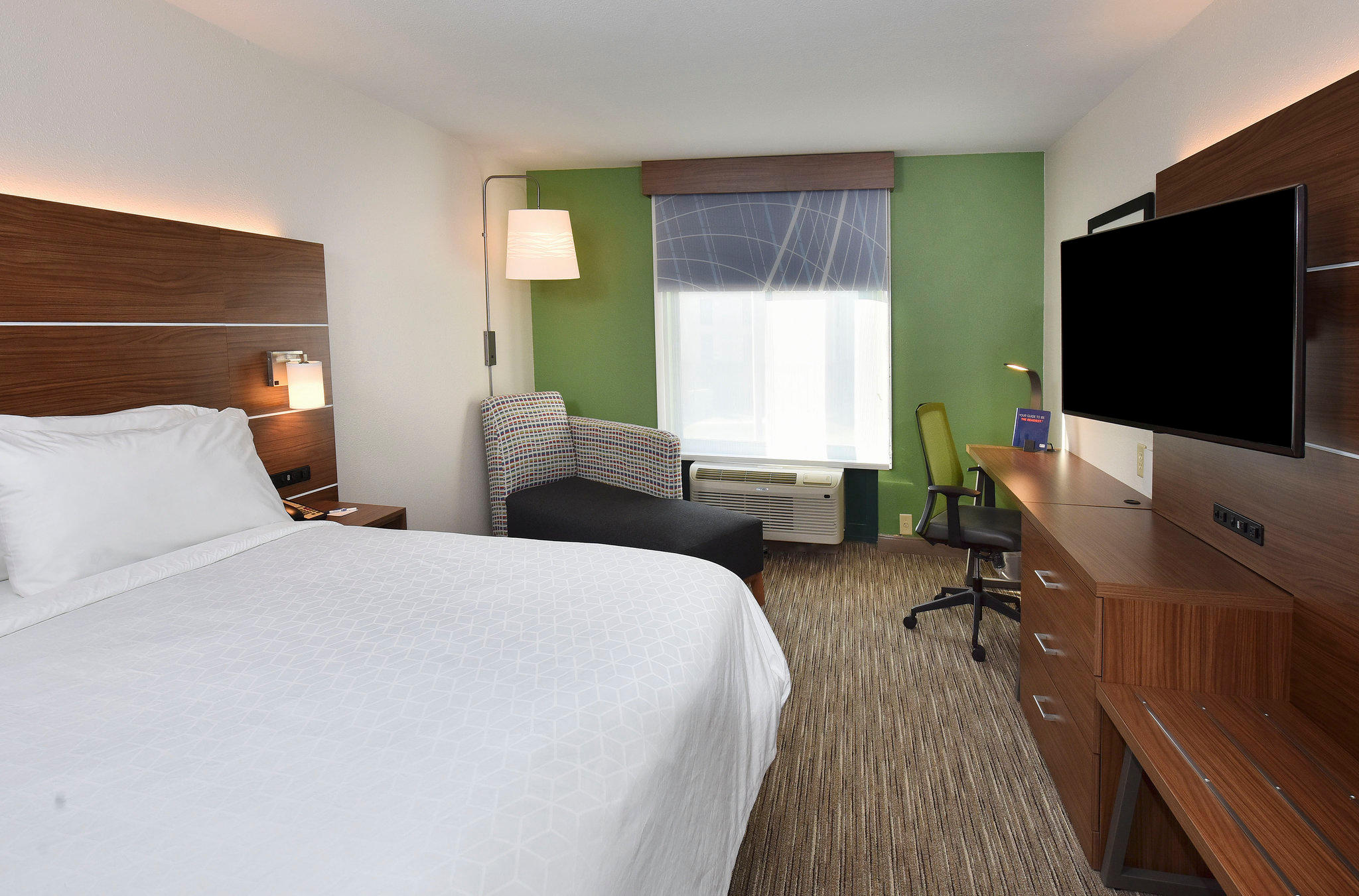 Holiday Inn Express & Suites Selma Photo