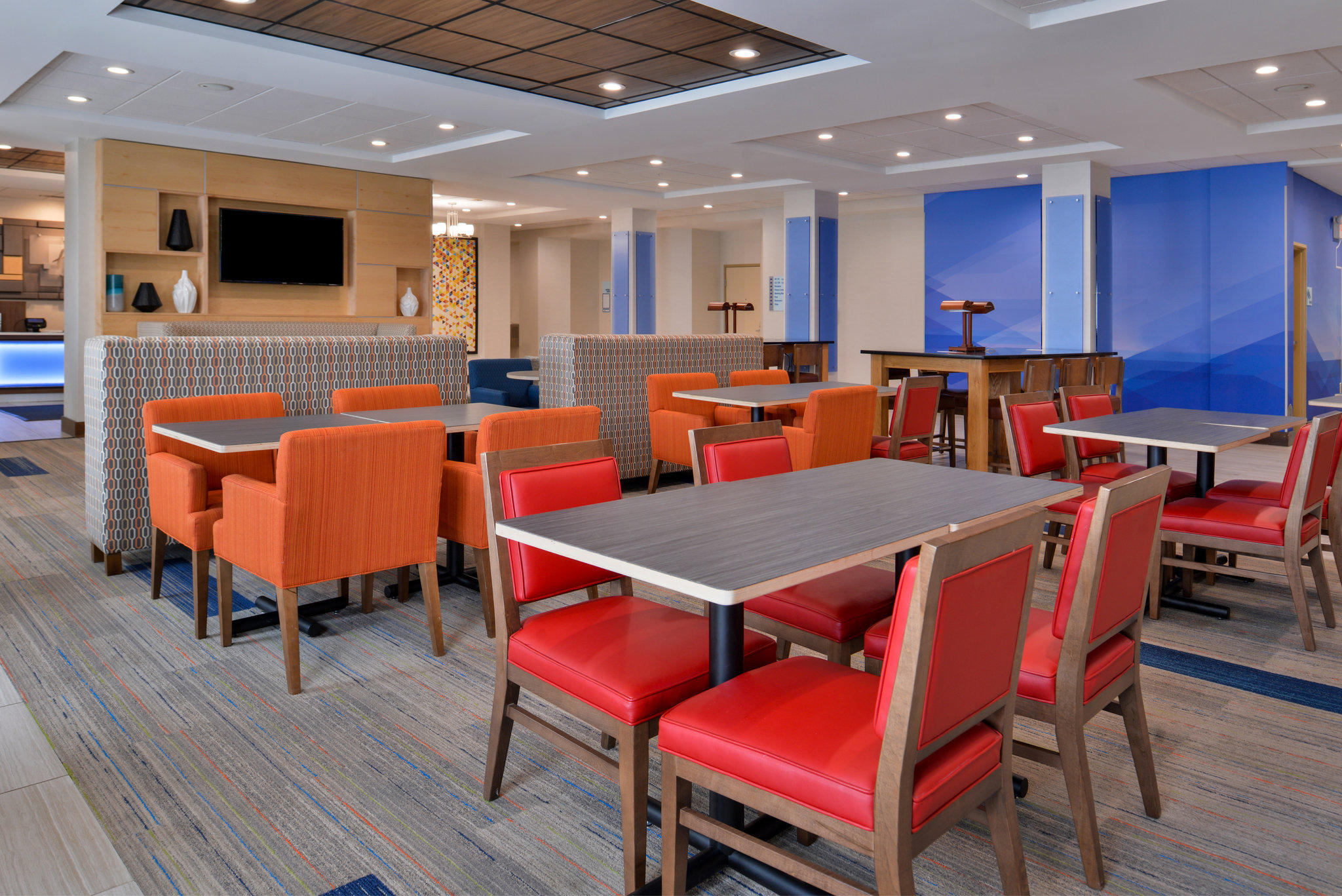 Holiday Inn Express & Suites Cincinnati - Mason Photo