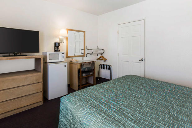 Images Rodeway Inn Beaumont I-10