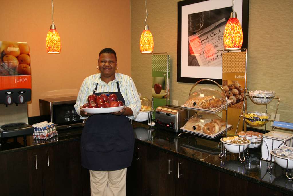 Hampton Inn Youngstown-North Image