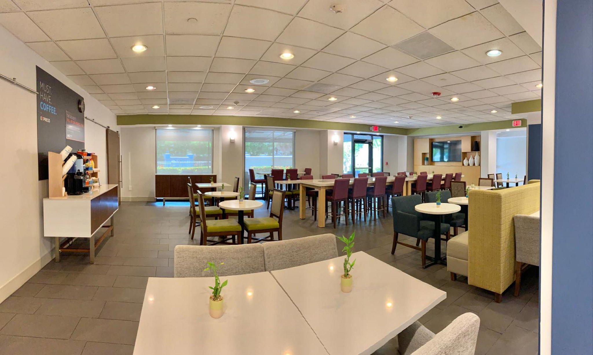 Holiday Inn Express & Suites Miami - Hialeah Photo