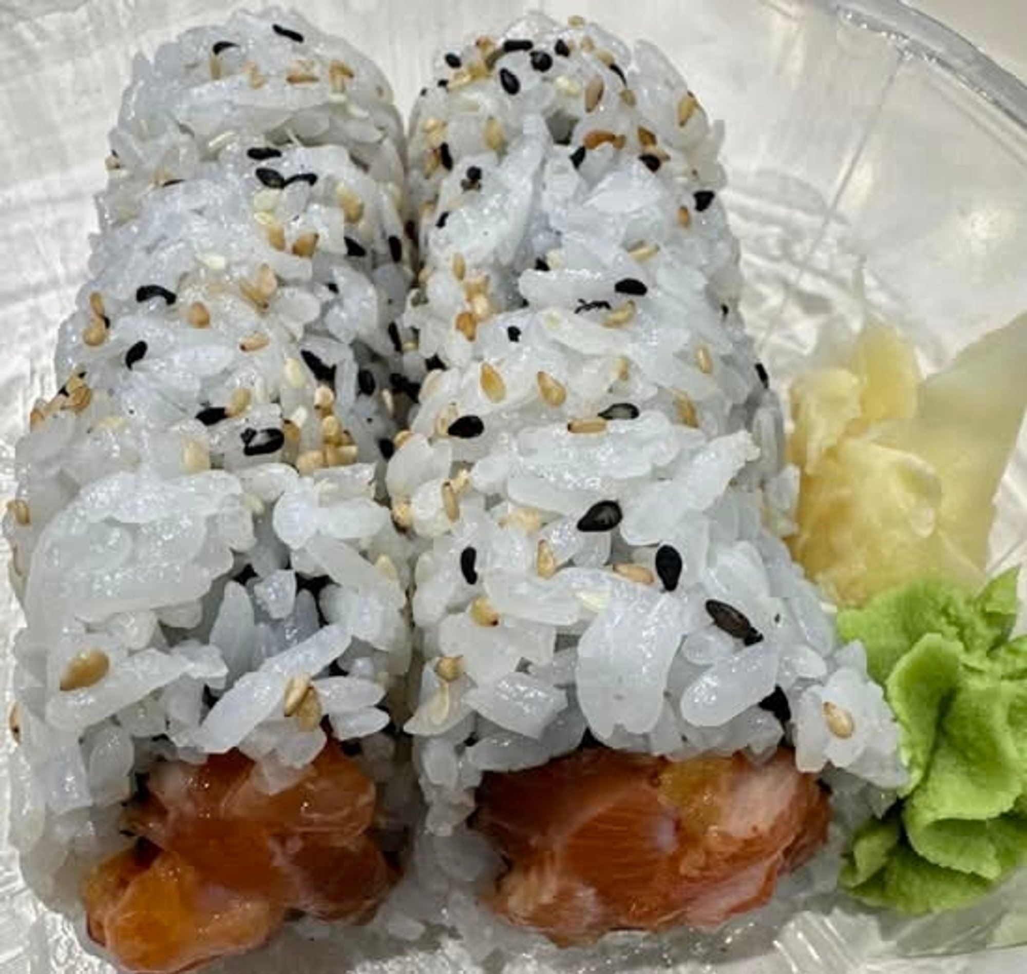 Spicy salmon roll