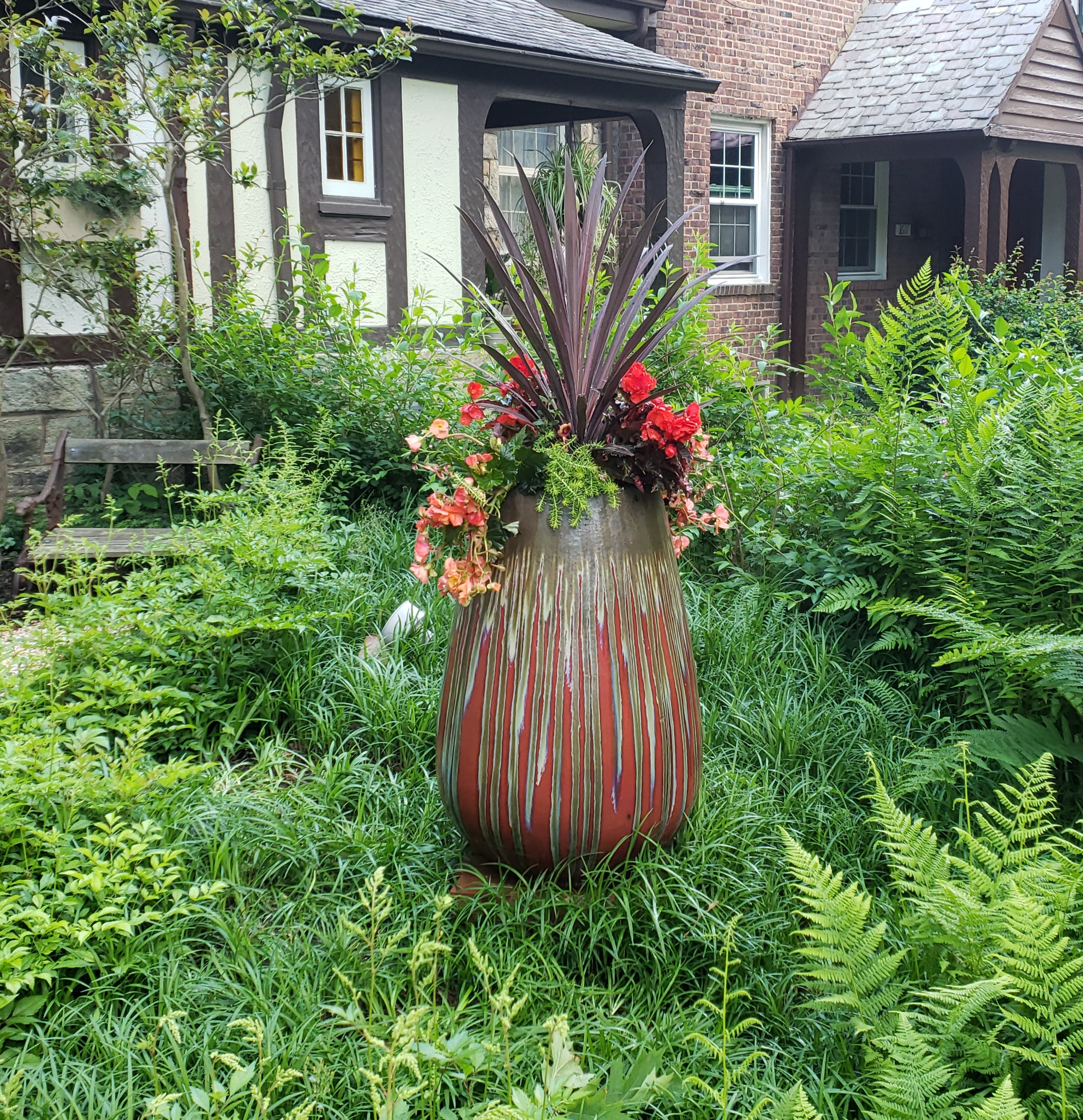 The Pampered Garden Logo