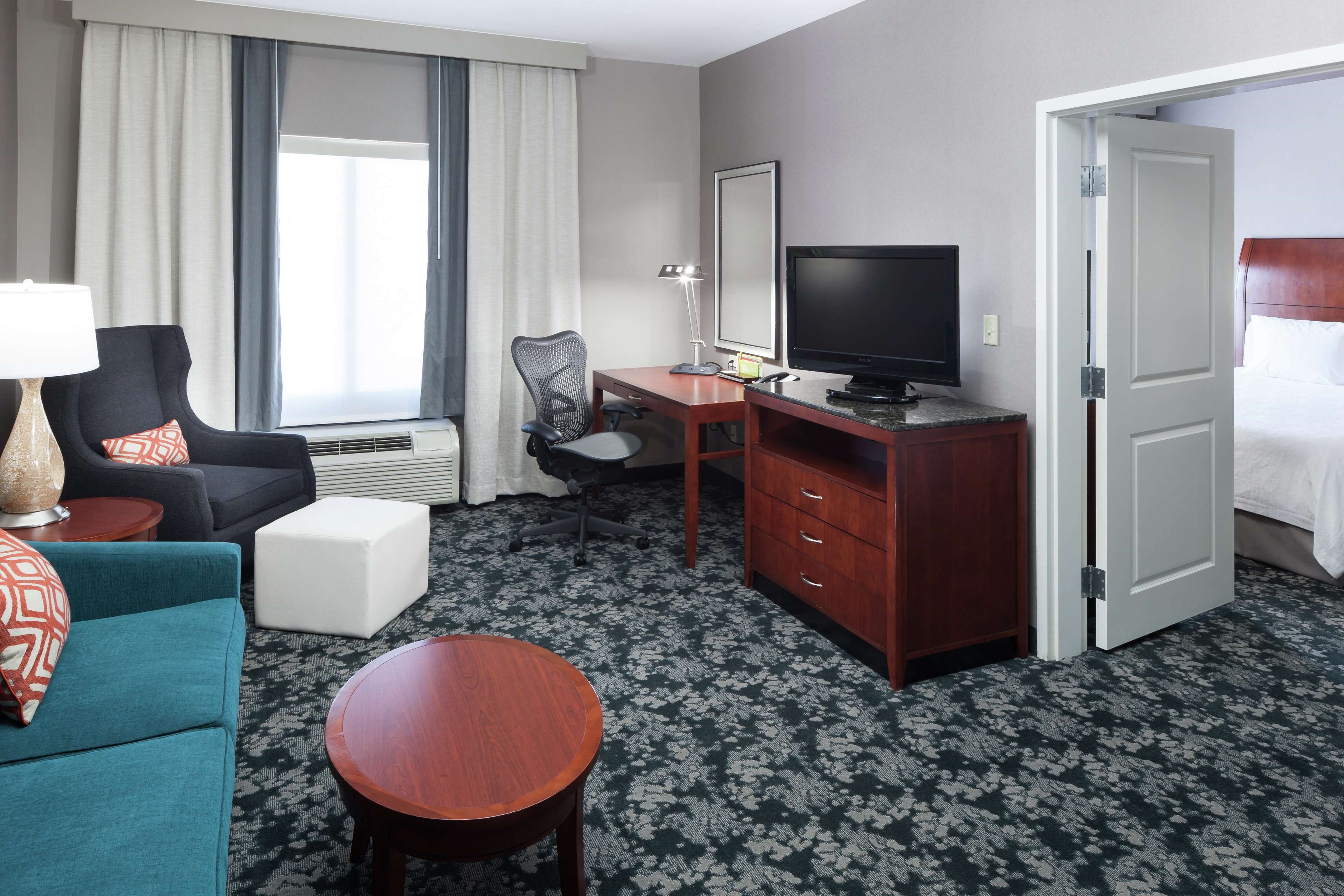 Hilton Garden Inn Lake Forest Mettawa Photo