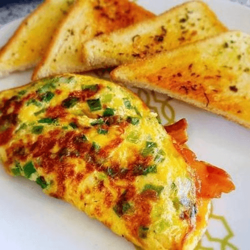 Bacon and Cheese Omelet / Omelet De Tocino Y Queso