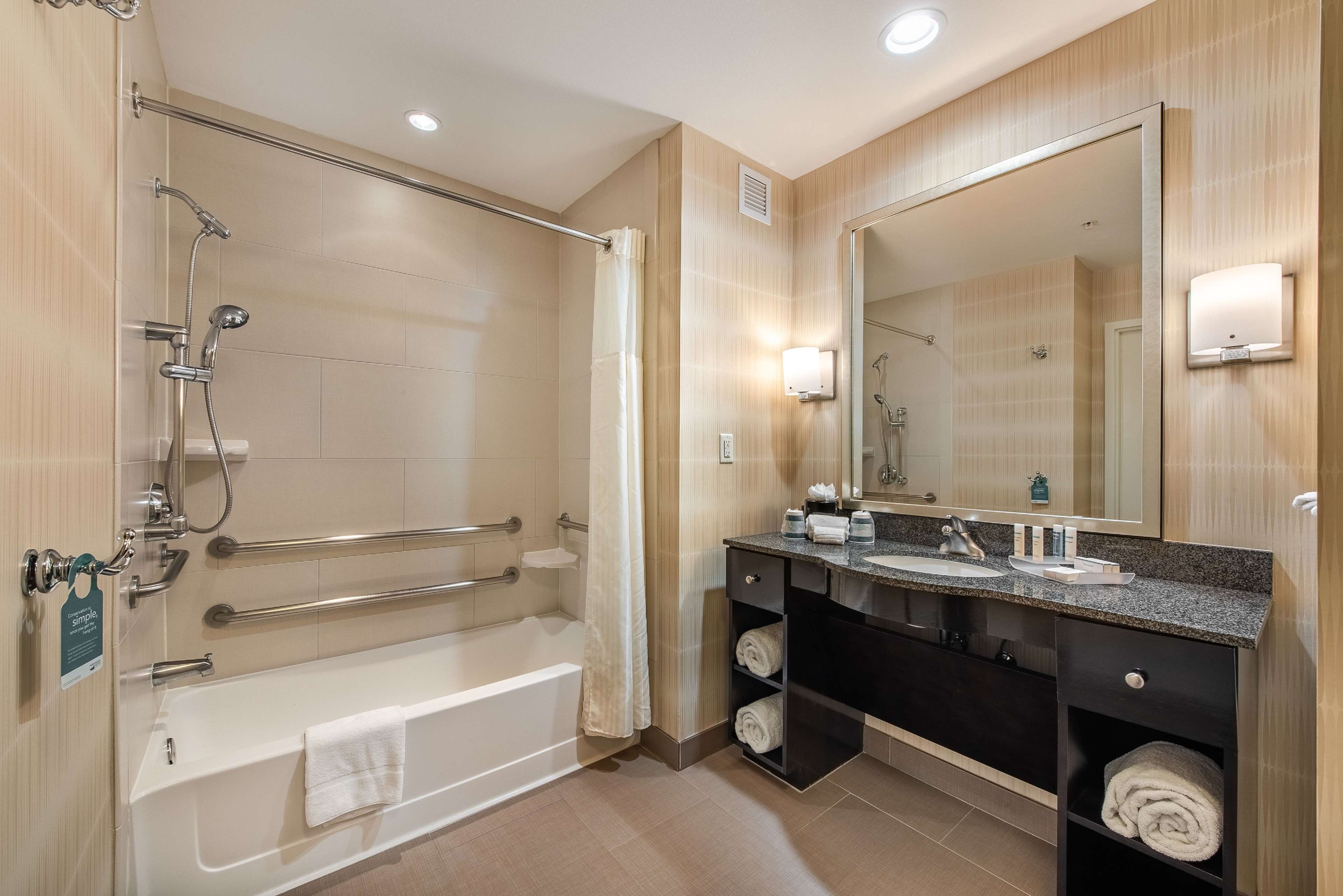 Guest room bath