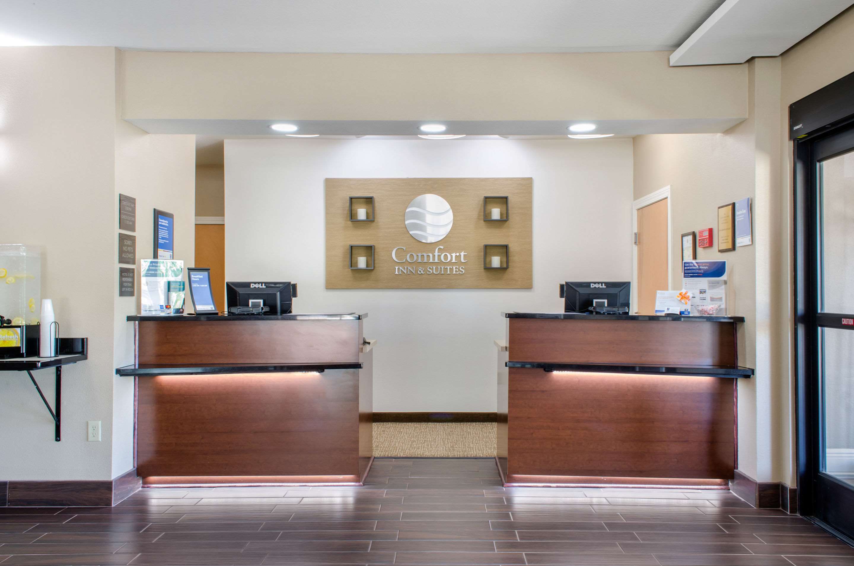 Comfort Inn & Suites Covington - Mandeville Photo