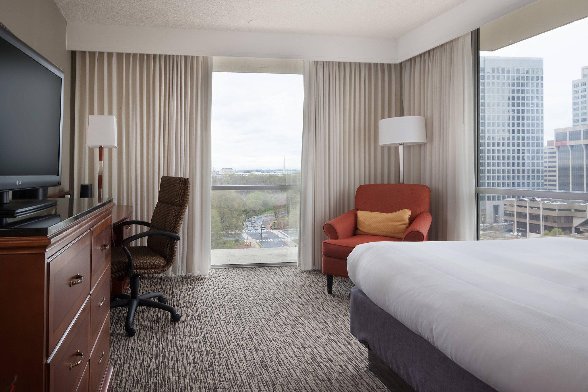 Key Bridge Marriott Photo