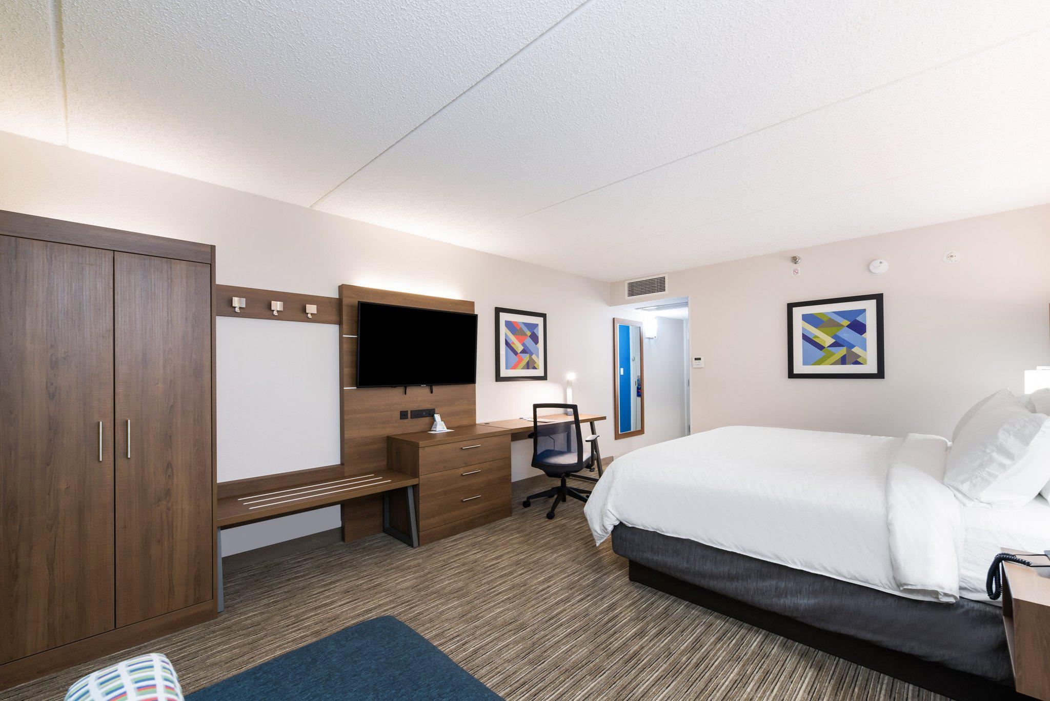 Holiday Inn Express Naperville Photo