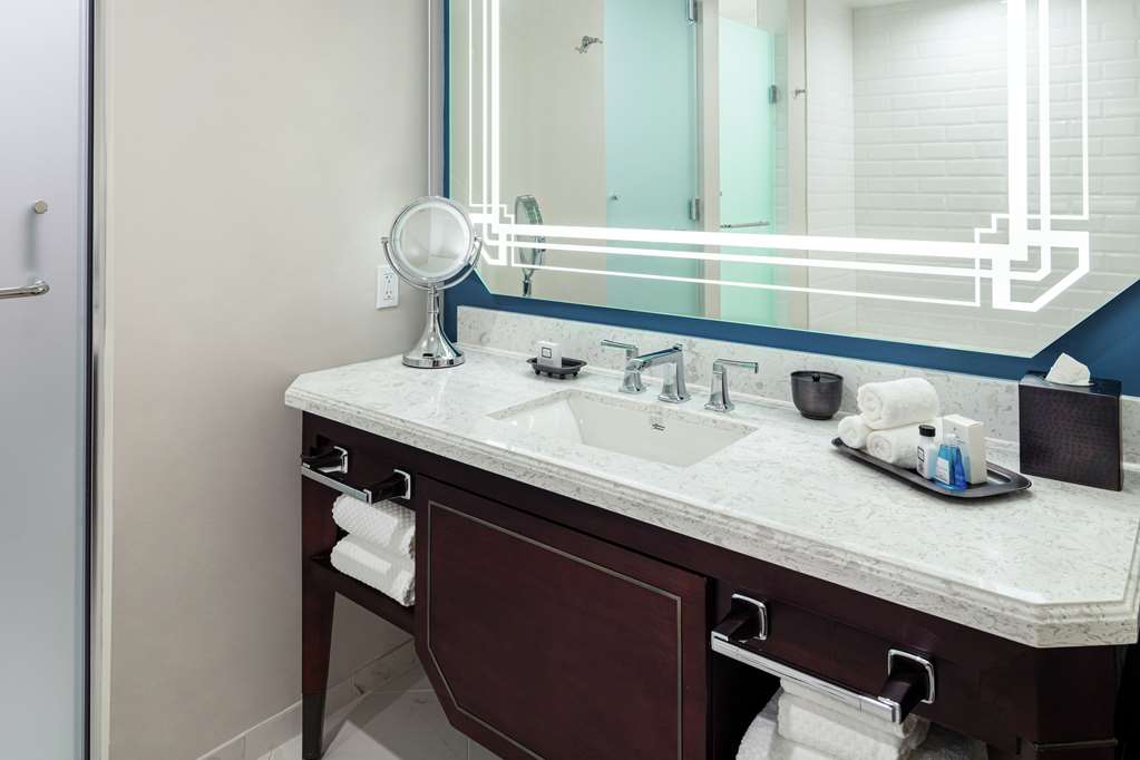 The Higgins Hotel New Orleans, Curio Collection by Hilton Image