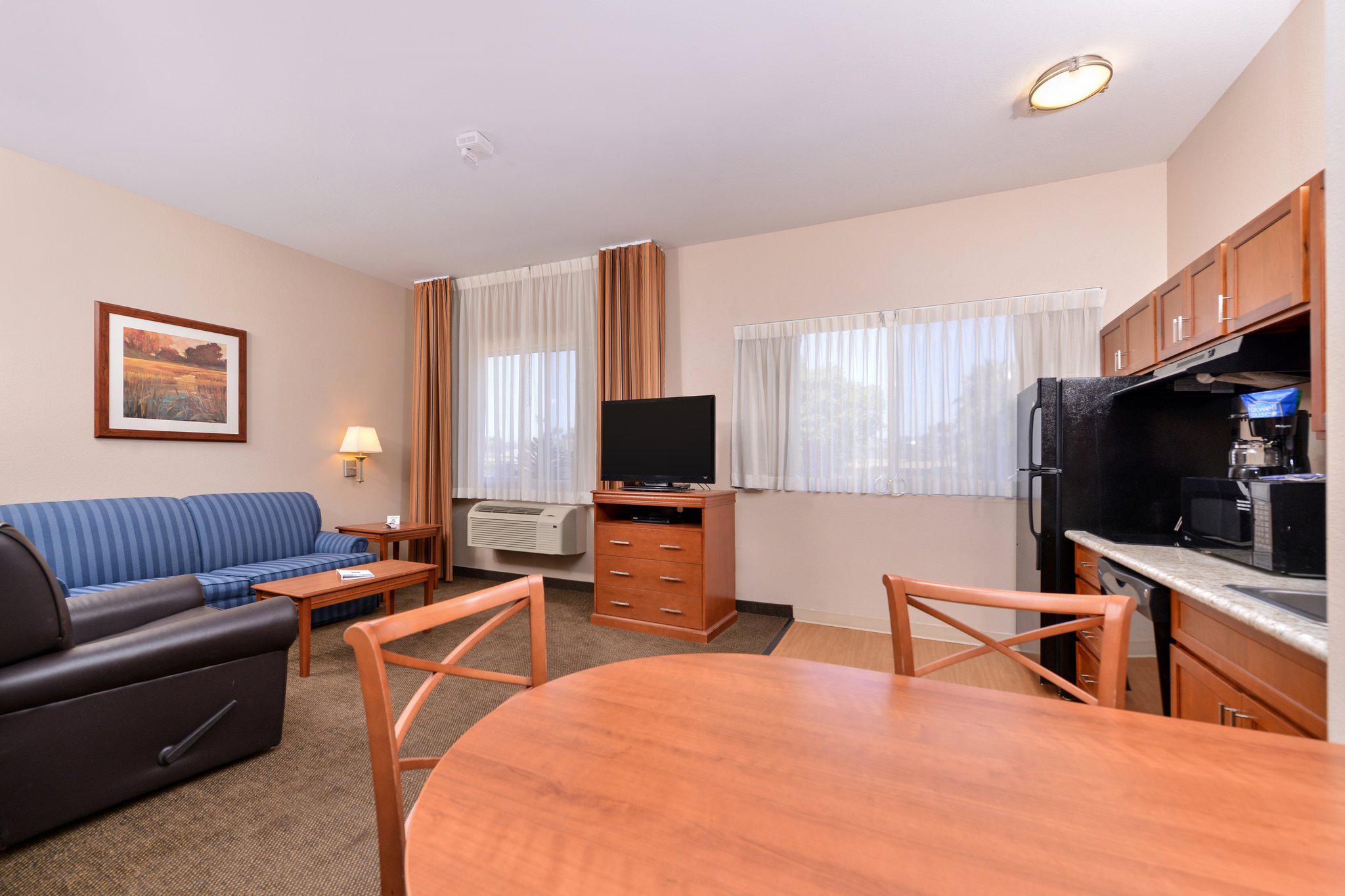 Candlewood Suites San Diego Photo