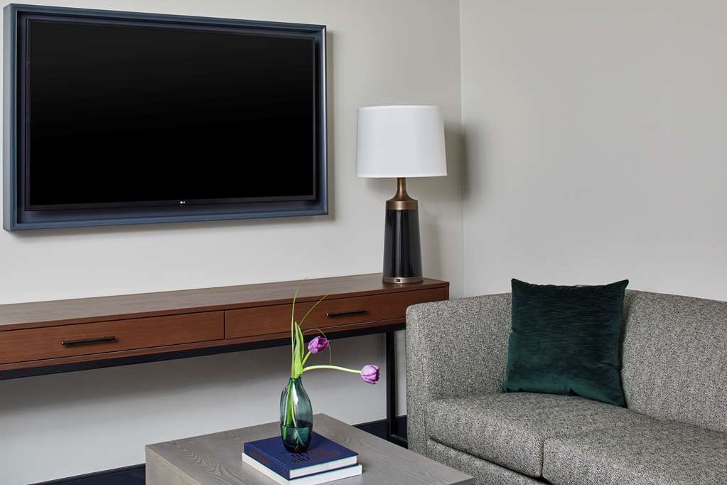Cumberland House Knoxville, Tapestry Collection by Hilton Image