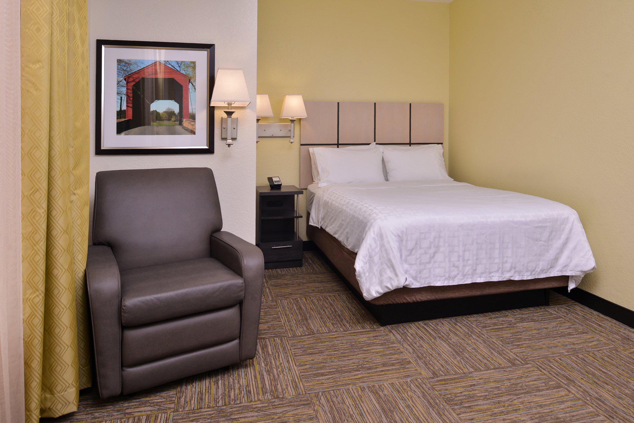 Candlewood Suites Terre Haute Photo