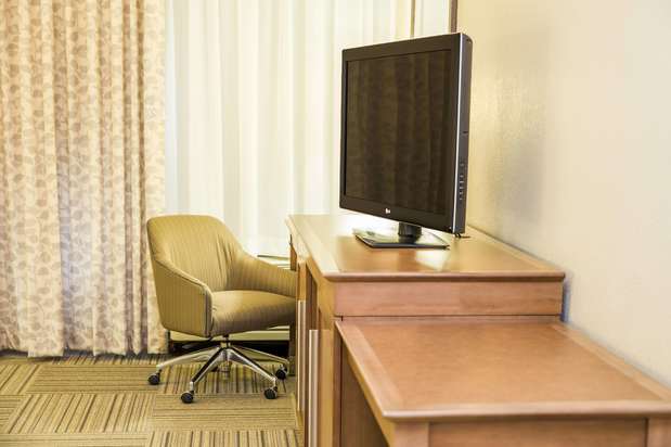 Images Hampton Inn Philadelphia-International Airport