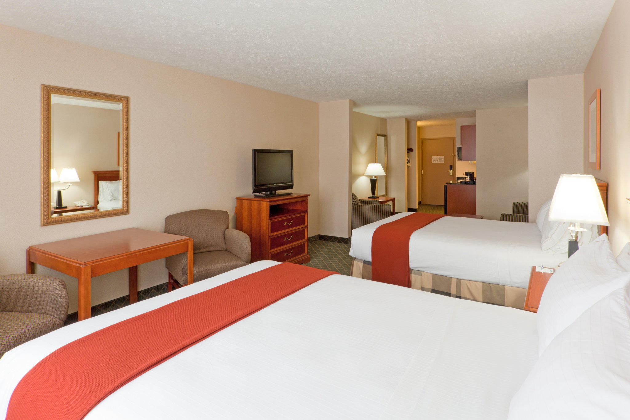 Holiday Inn Express & Suites Kent State University Photo