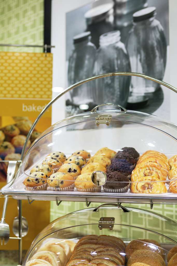 Hampton Inn & Suites Asheville Airport Image