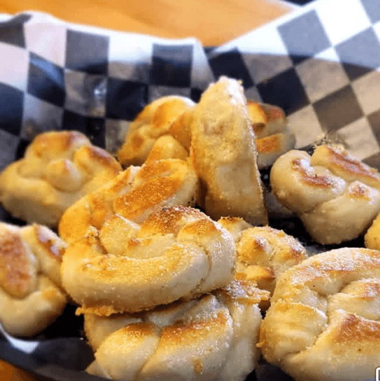 Garlic Cheese Knots
