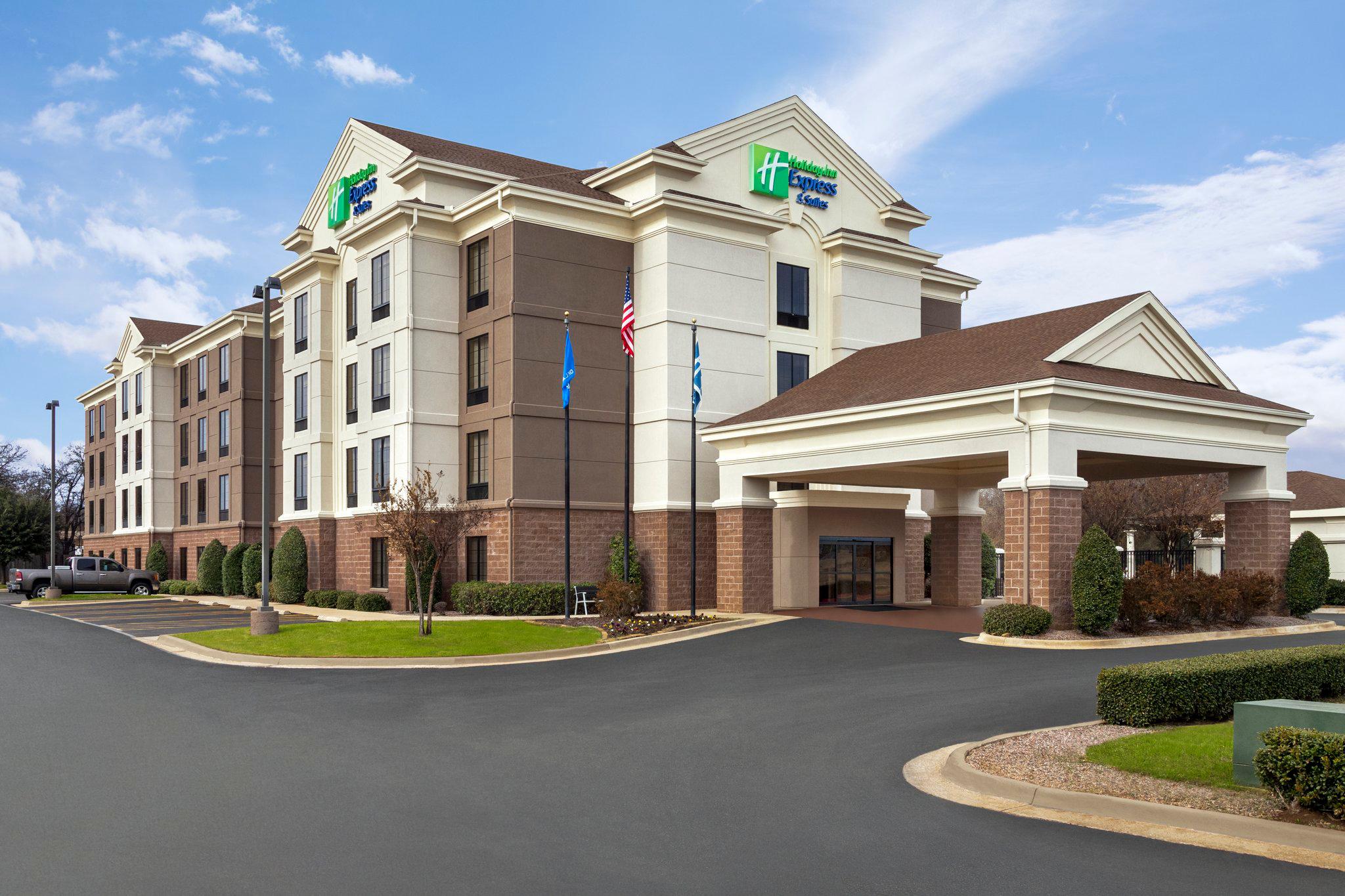 Holiday Inn Express & Suites Durant Photo
