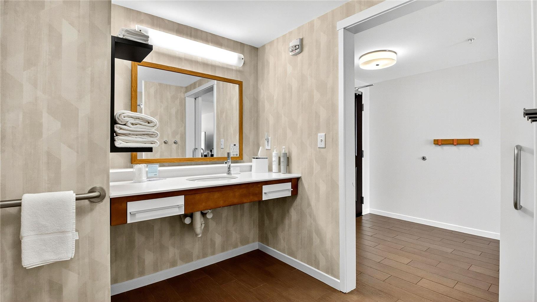 Hampton Inn & Suites Chippewa Falls Image