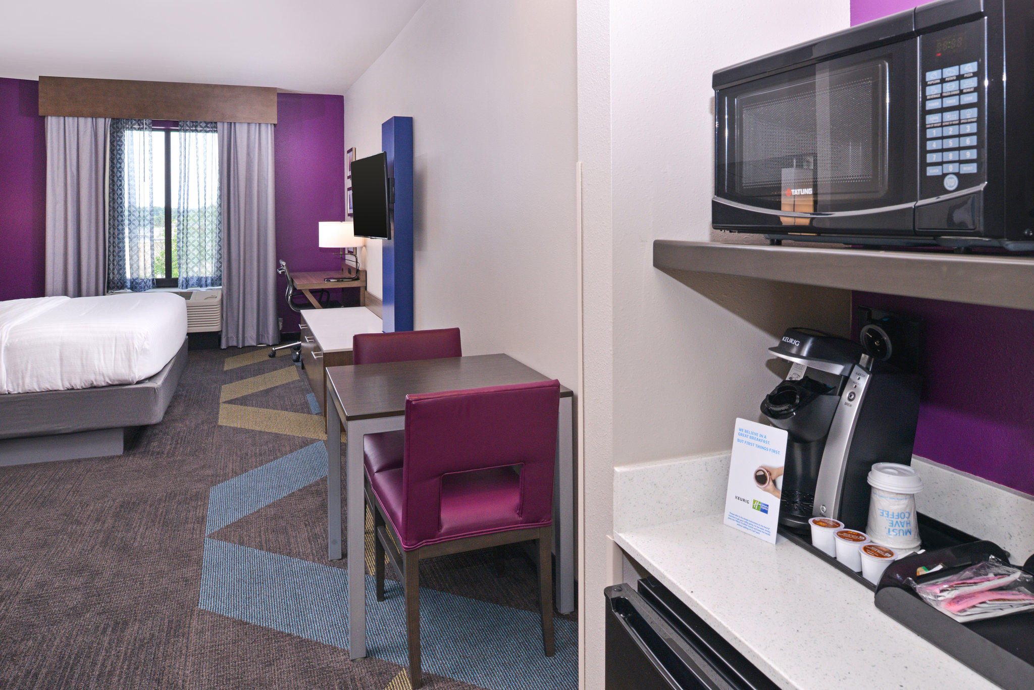 Holiday Inn Express & Suites Bryant - Benton Area Photo