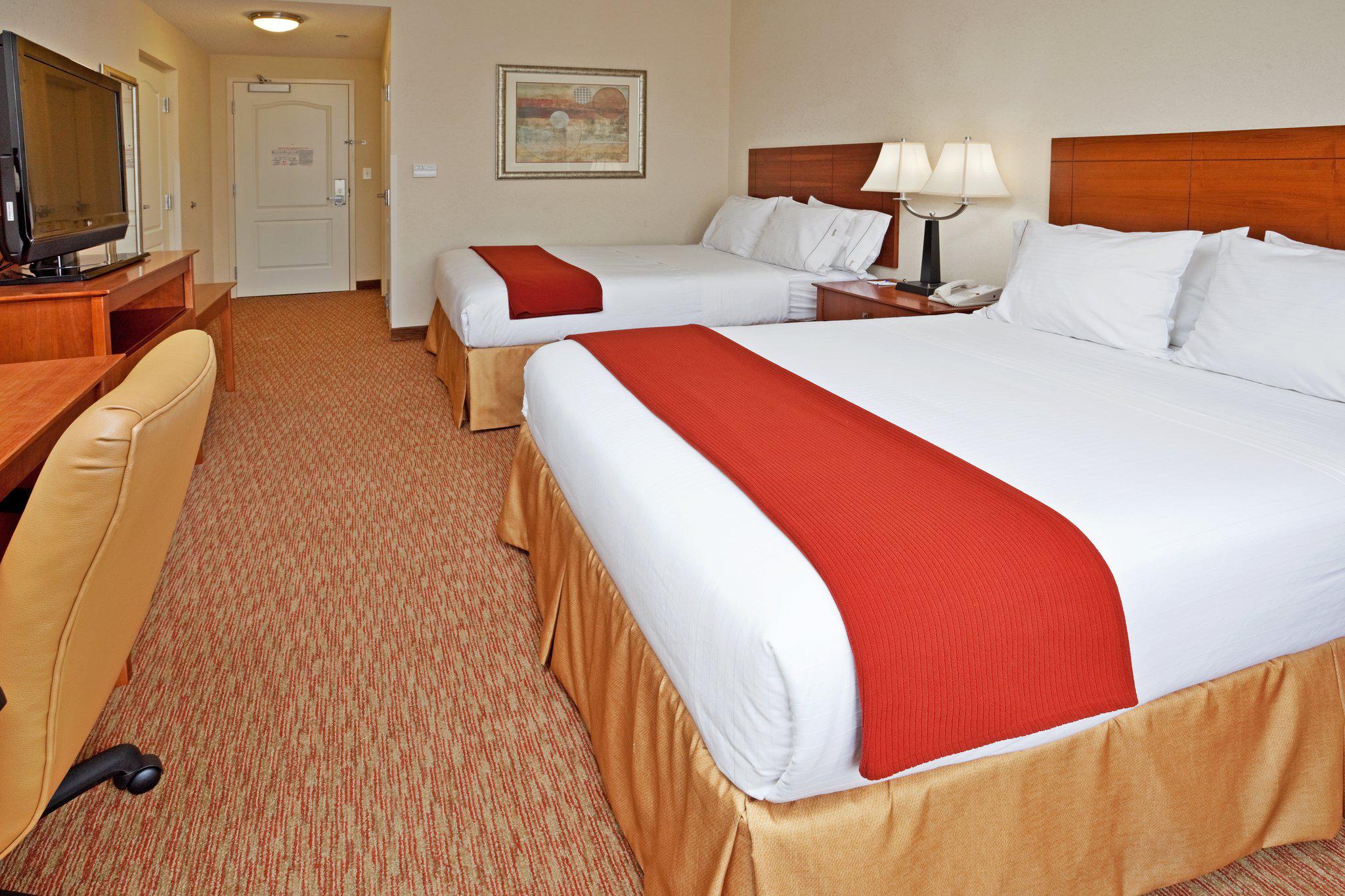 Holiday Inn Express & Suites Greensboro - Airport Area Photo