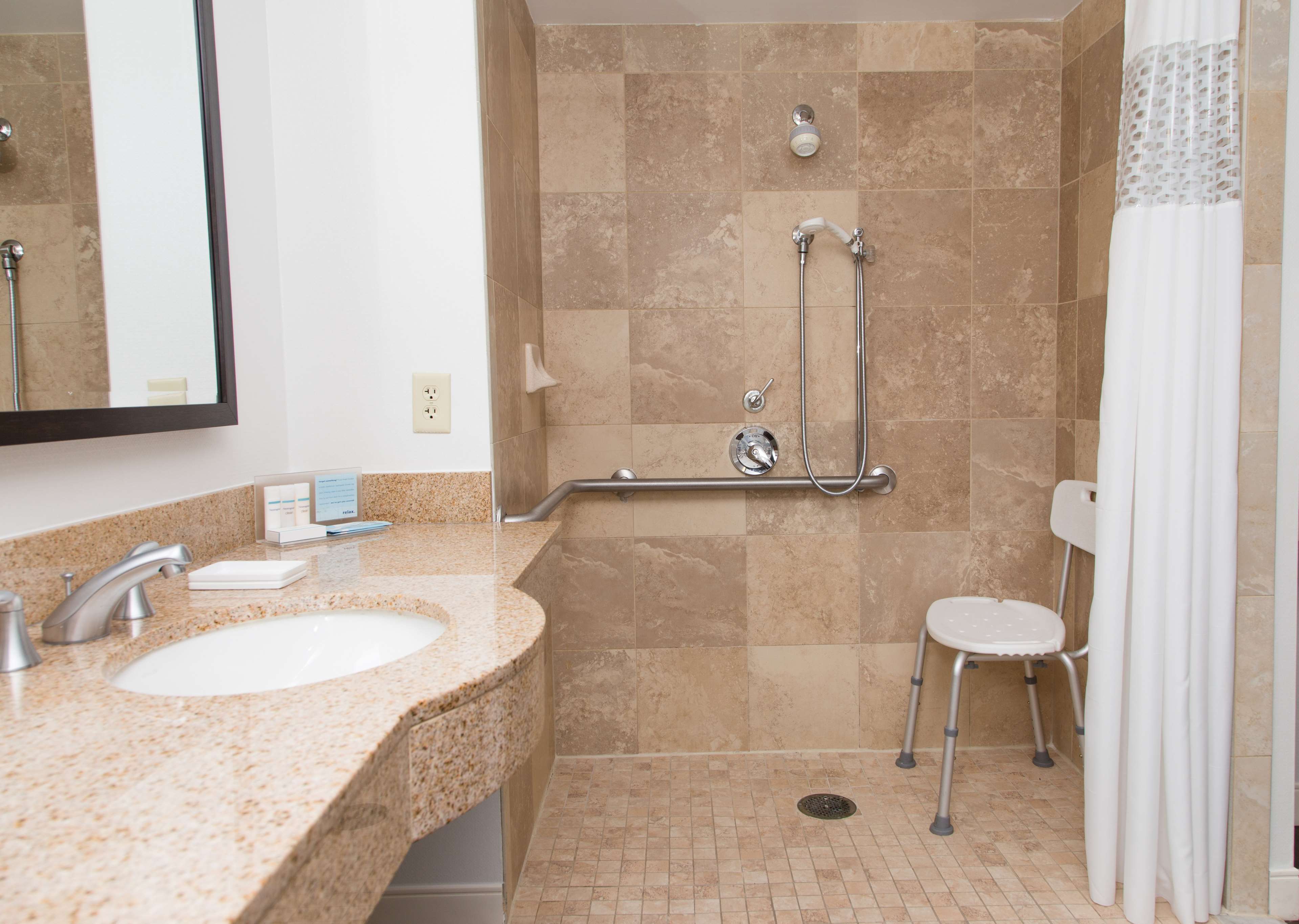 Guest room bath