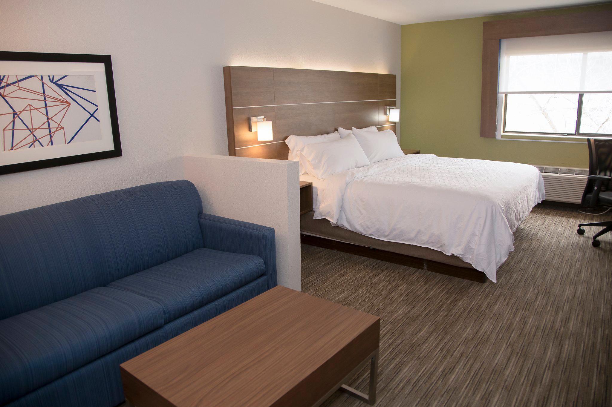 Holiday Inn Express & Suites Colorado Springs North Photo