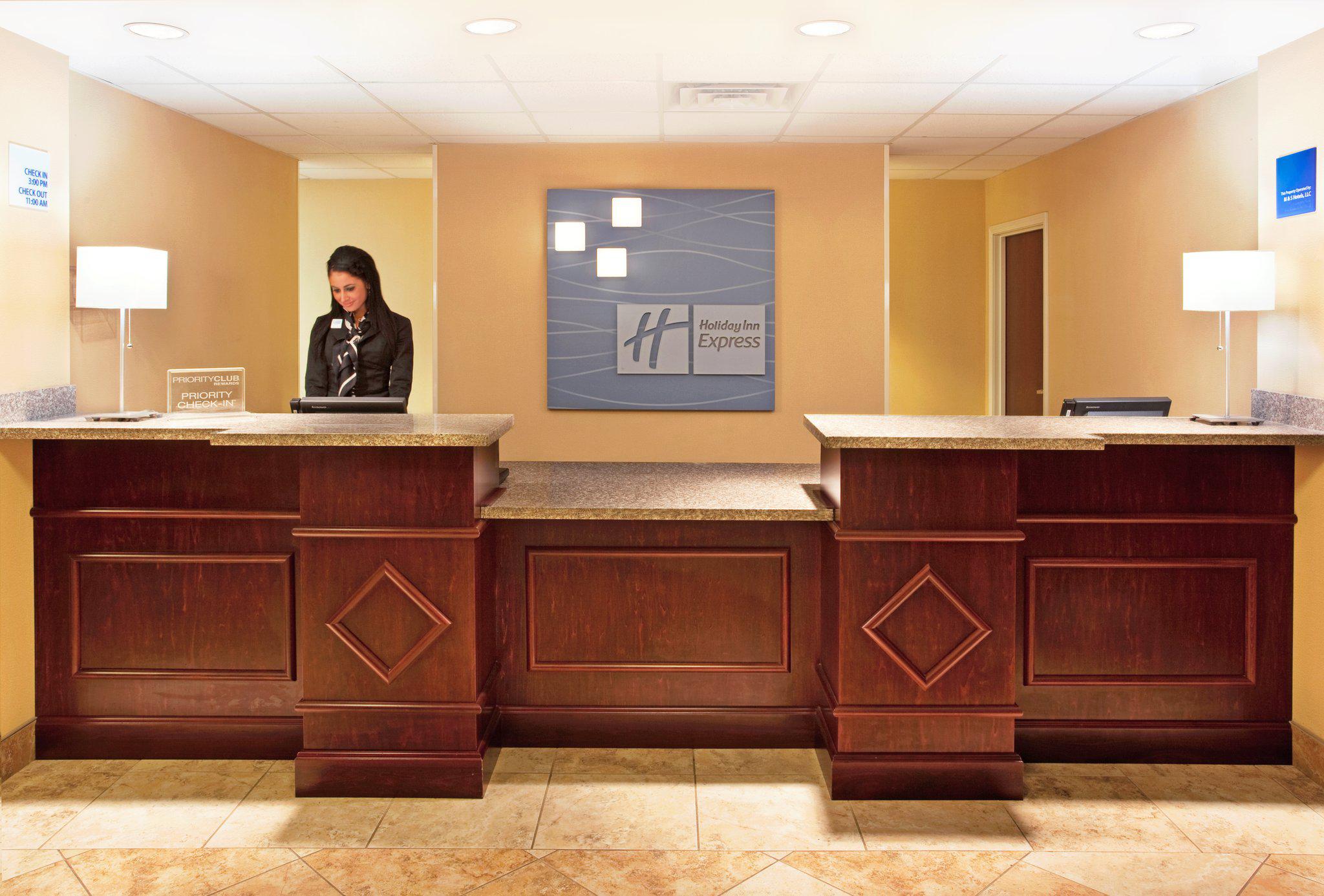 Holiday Inn Express & Suites Niagara Falls Photo