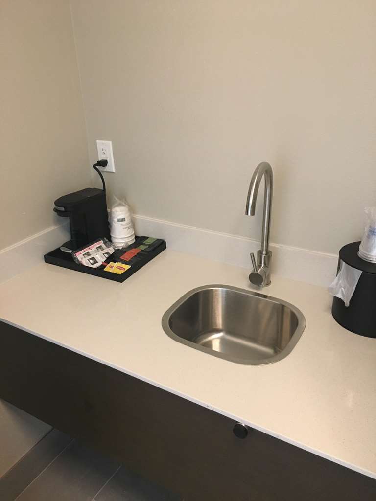 Best Western Plus New Barstow Inn & Suites Image