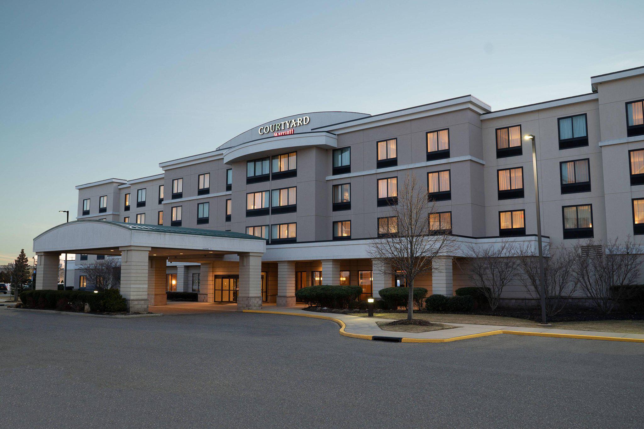 Courtyard by Marriott Republic Airport Long Island/Farmingdale Photo