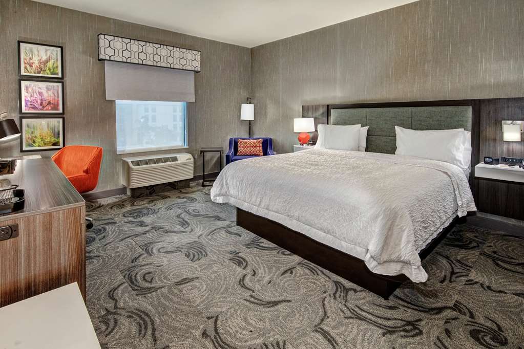 Hampton Inn Fresno Airport Image