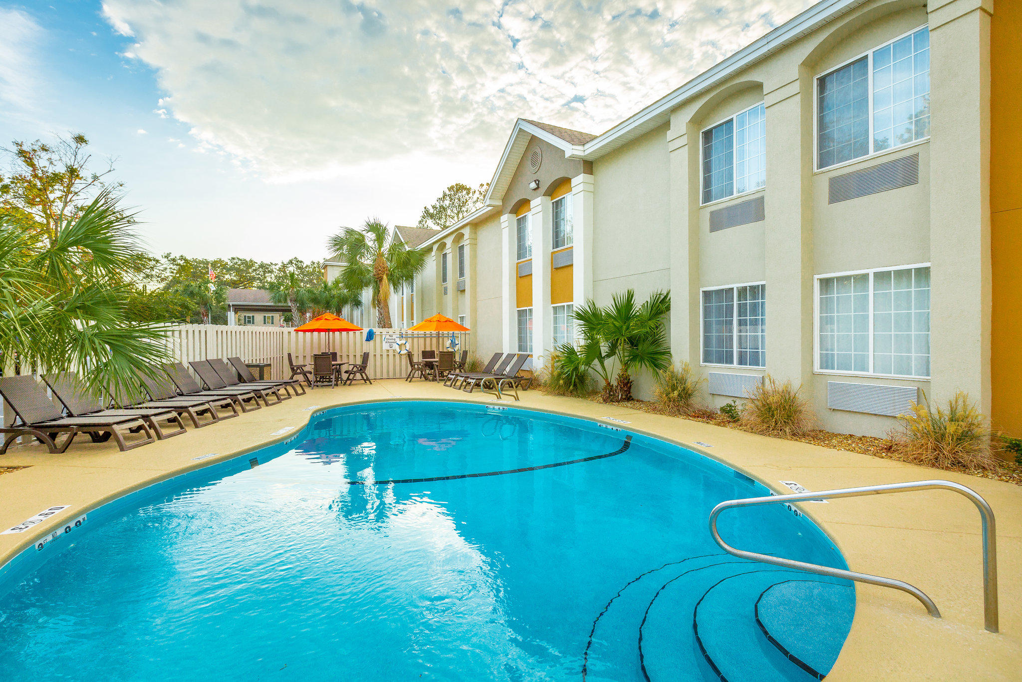 Holiday Inn Express Saint Simons Island Photo