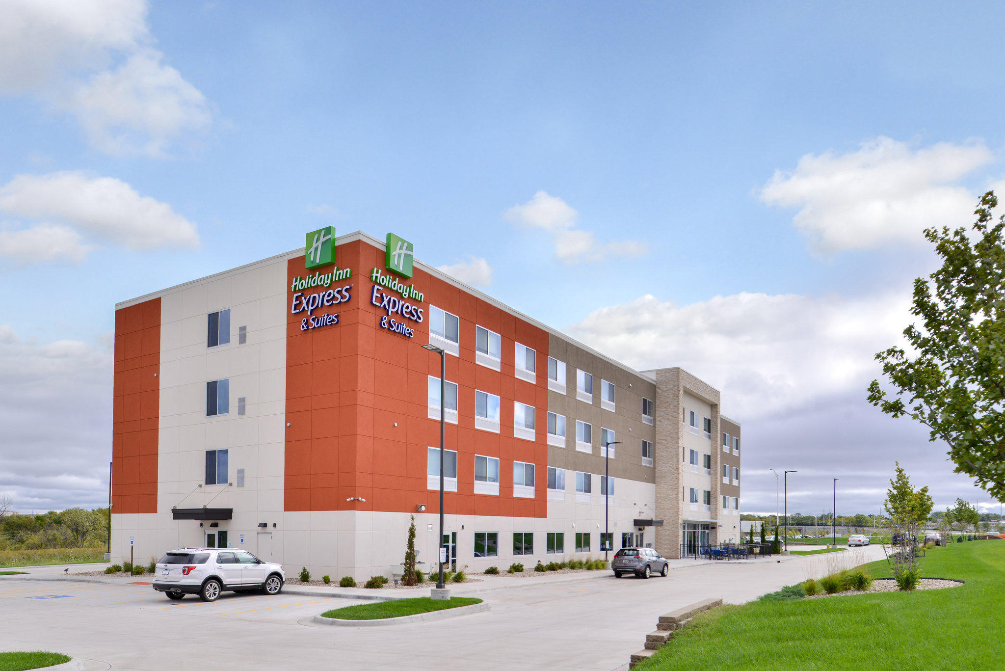 Holiday Inn Express & Suites Lee's Summit - Kansas City Photo