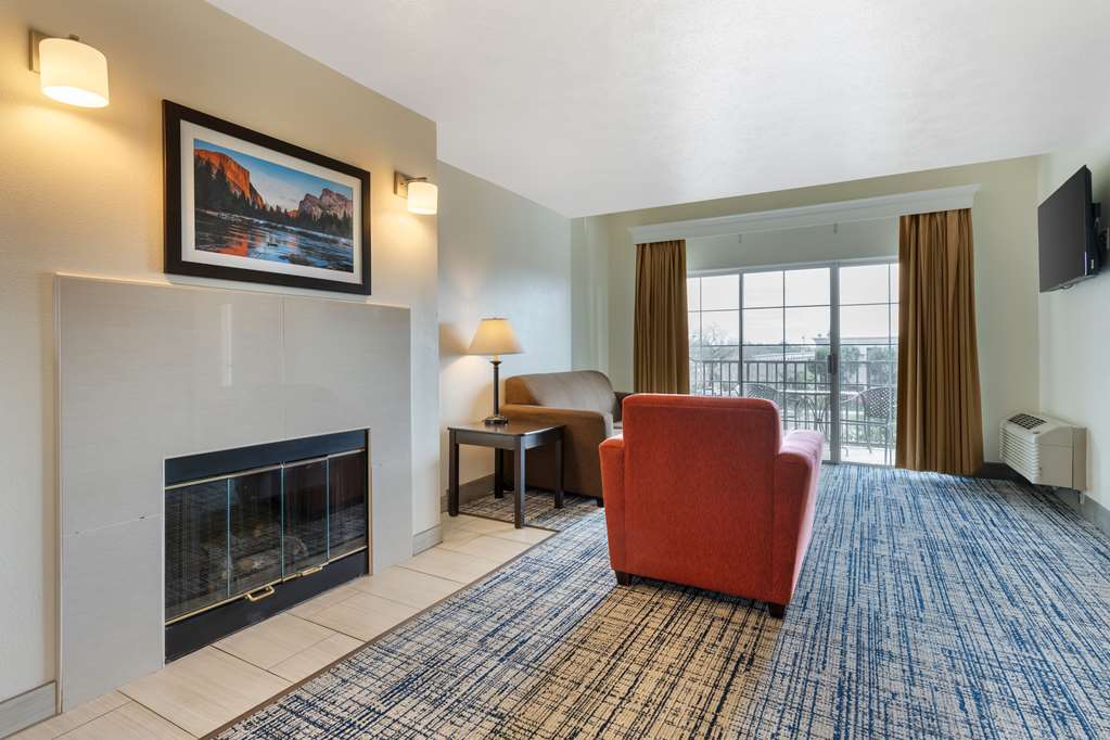 Best Western Visalia Hotel Image