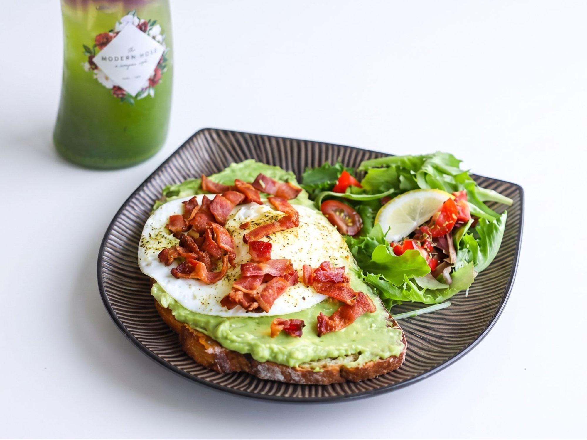B-egg-con