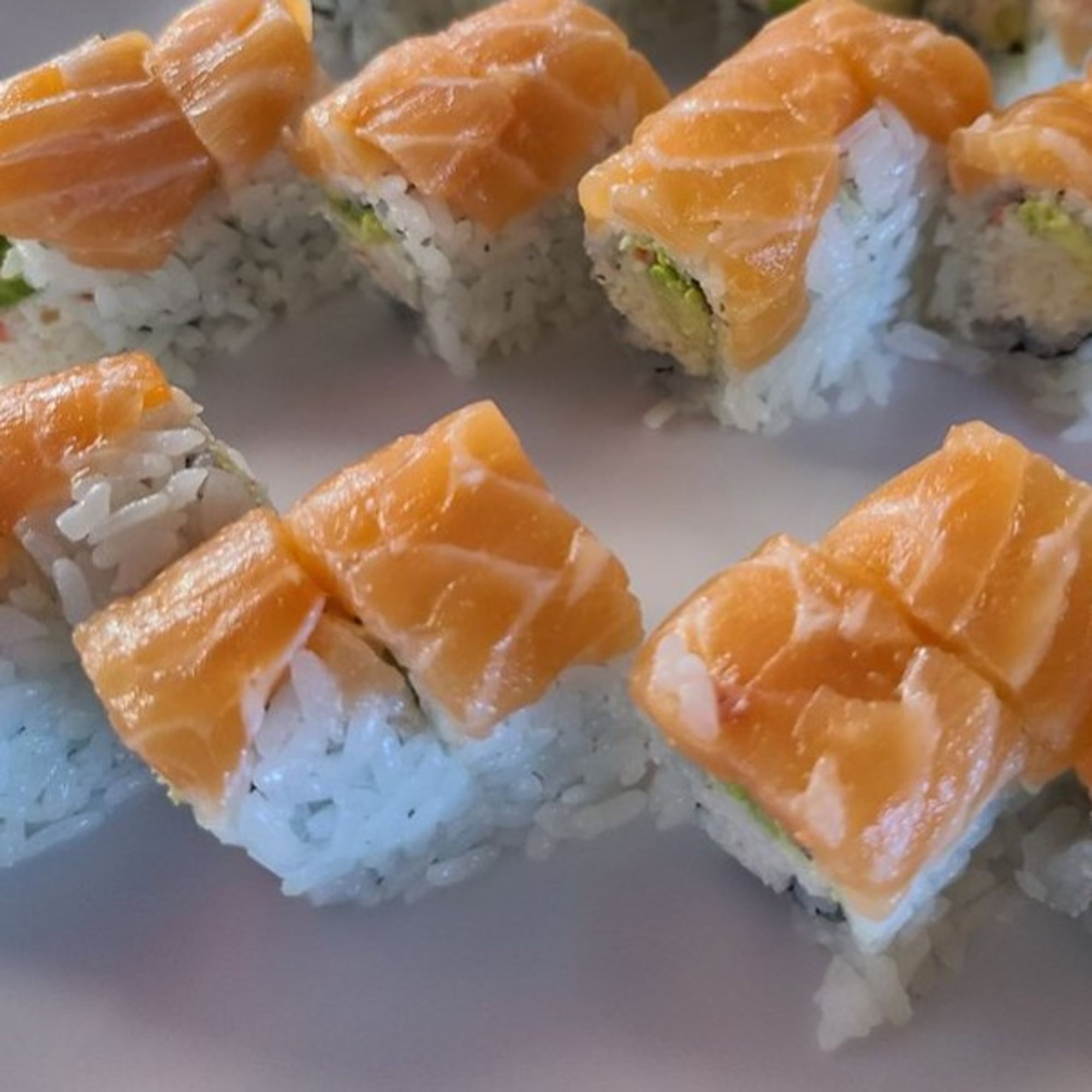 Salmon Lover Cut Roll(O)