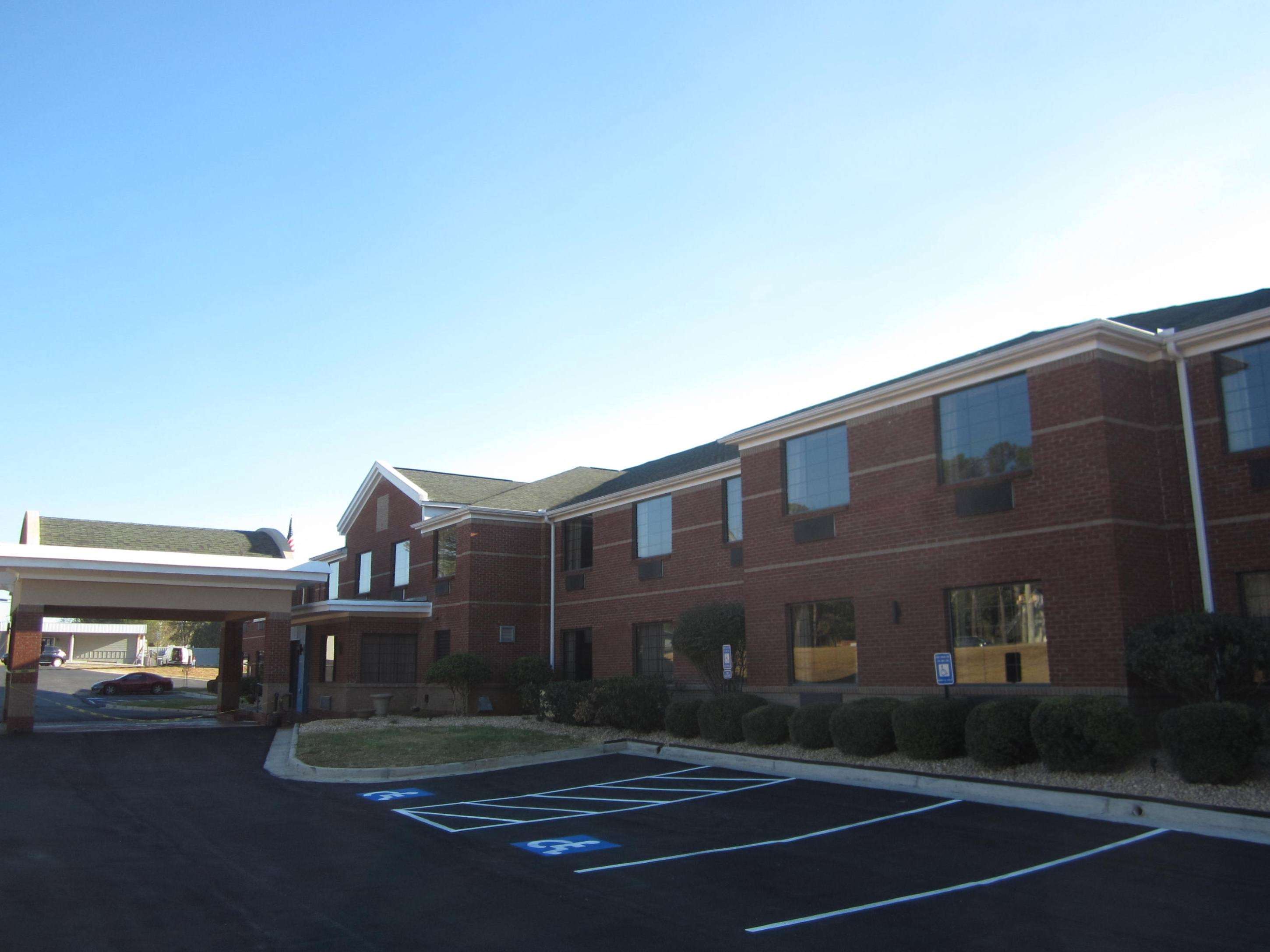 Best Western Cedartown Inn & Suites 100 E John Hand Rd, Cedartown, GA