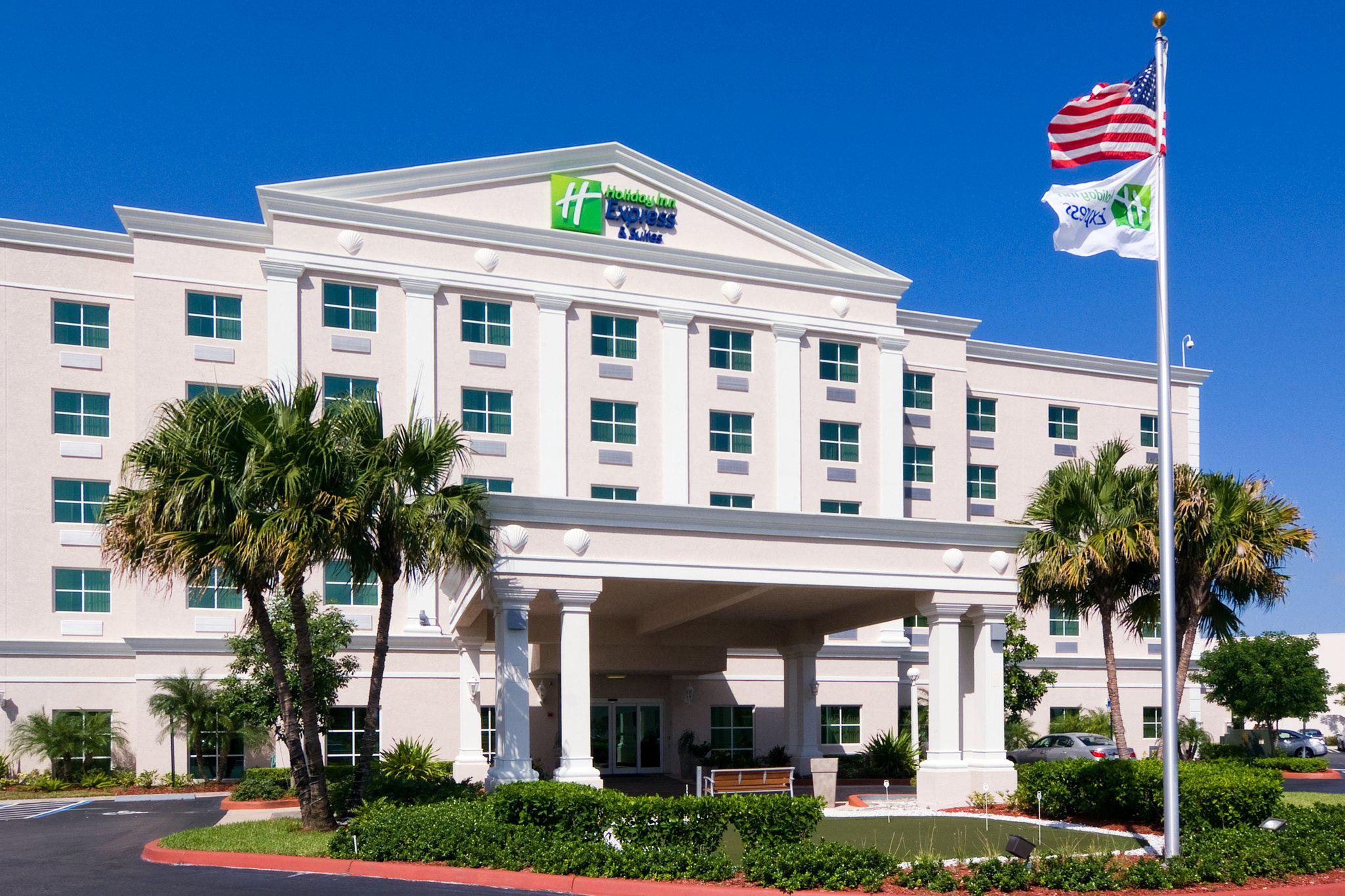 Holiday Inn Express & Suites Miami-Kendall Photo
