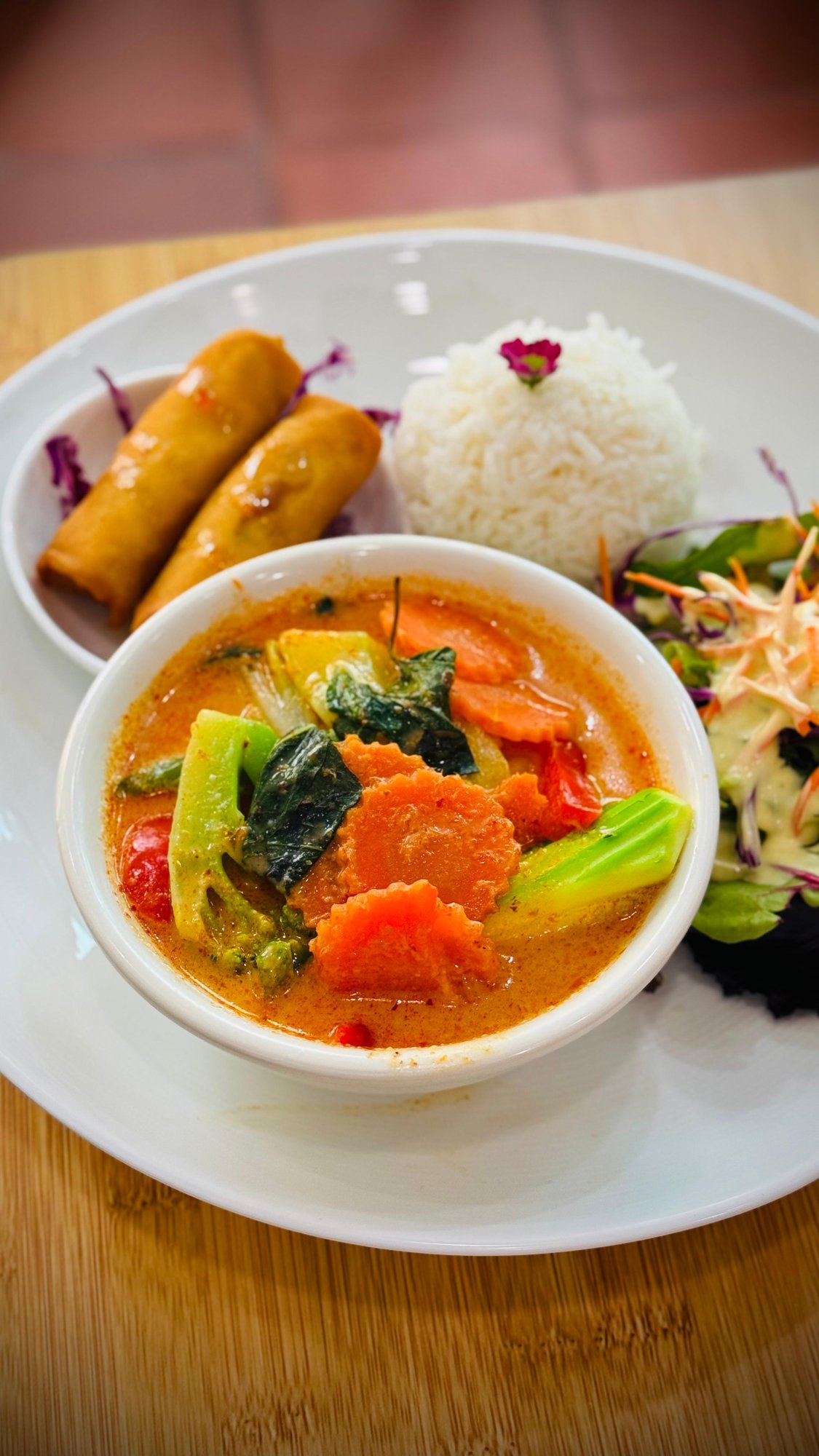 (L) Red Curry & Rice