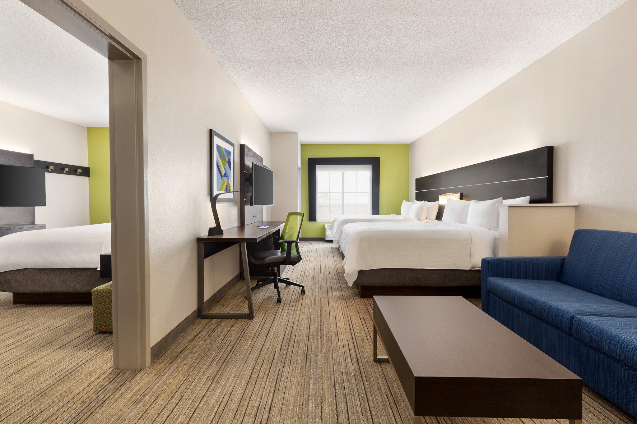 Holiday Inn Express & Suites Shawnee I-40 Photo