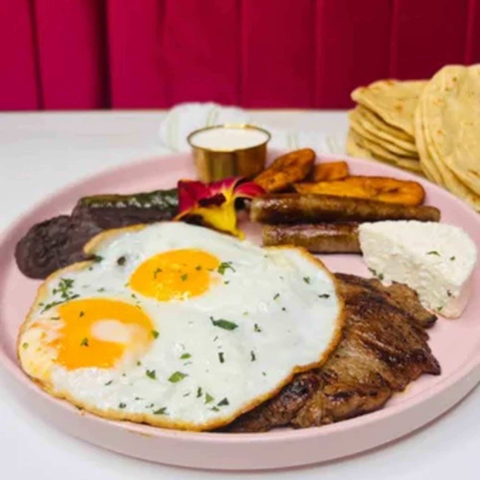 Desayuno con Carne Y Chorizo